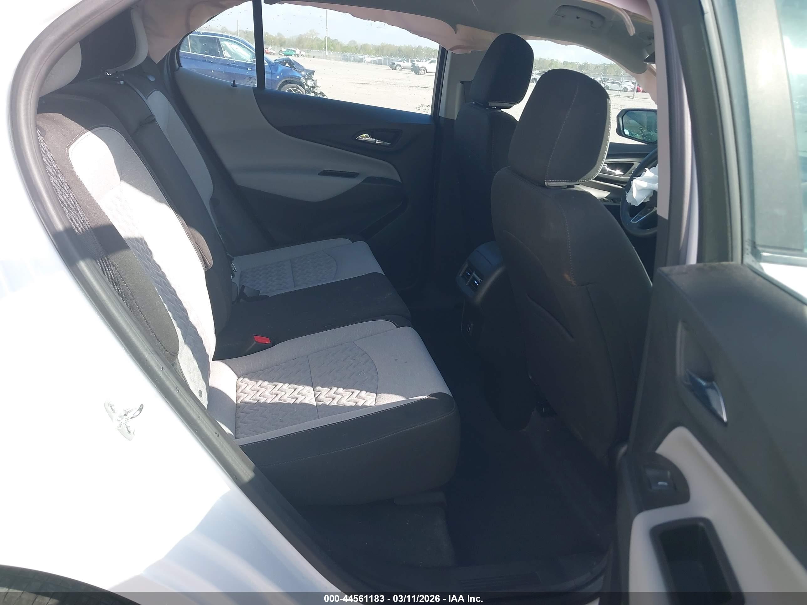 CHEVROLET EQUINOX image 8