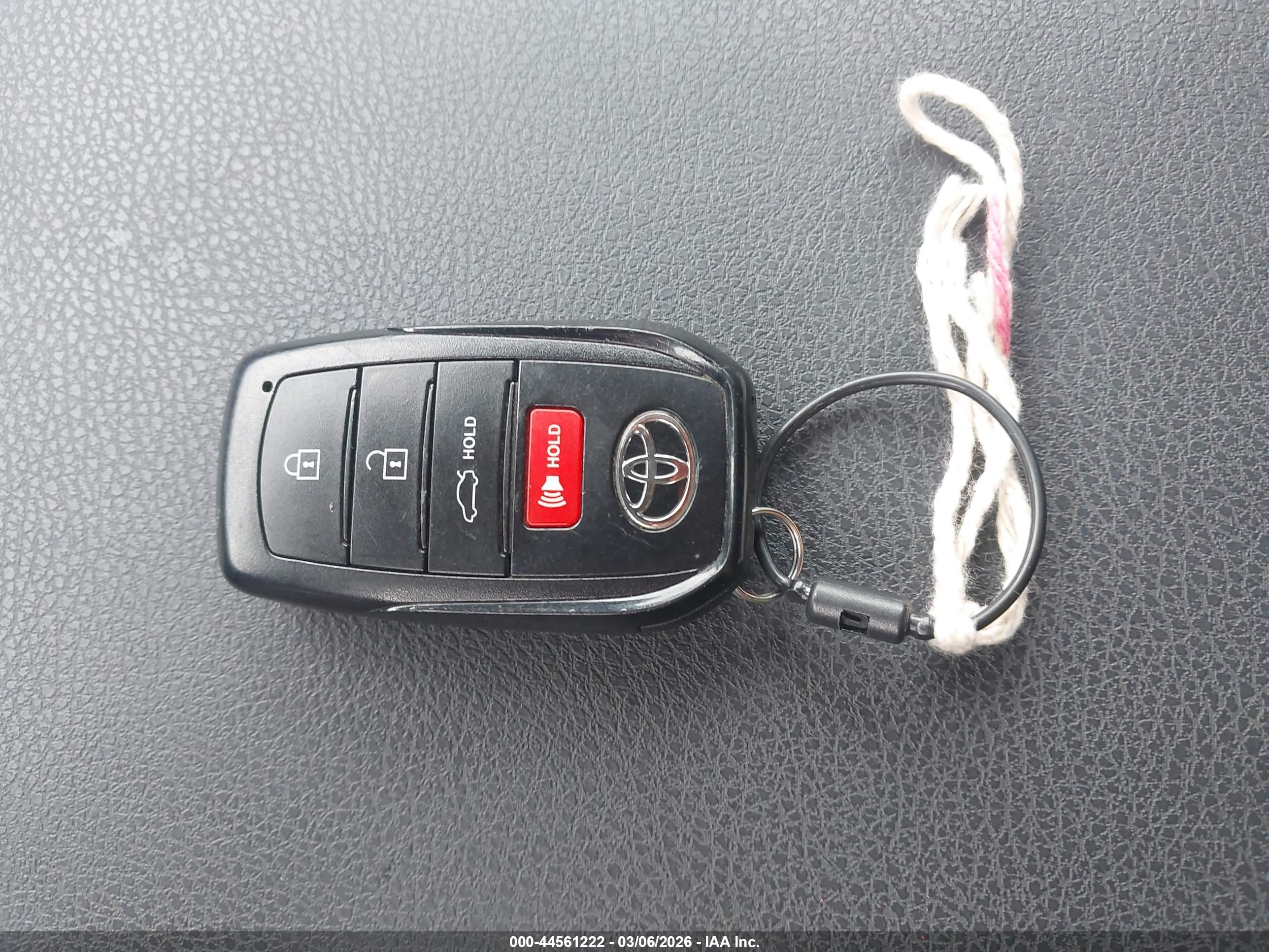 TOYOTA CAMRY image 11