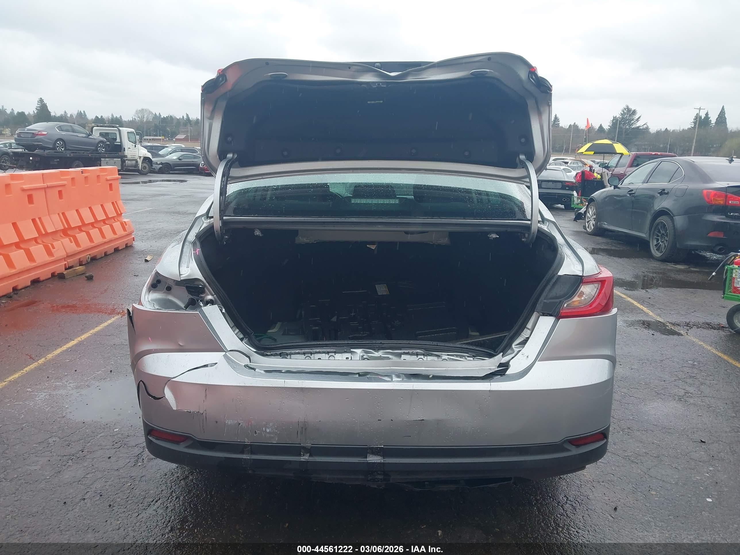 TOYOTA CAMRY image 6
