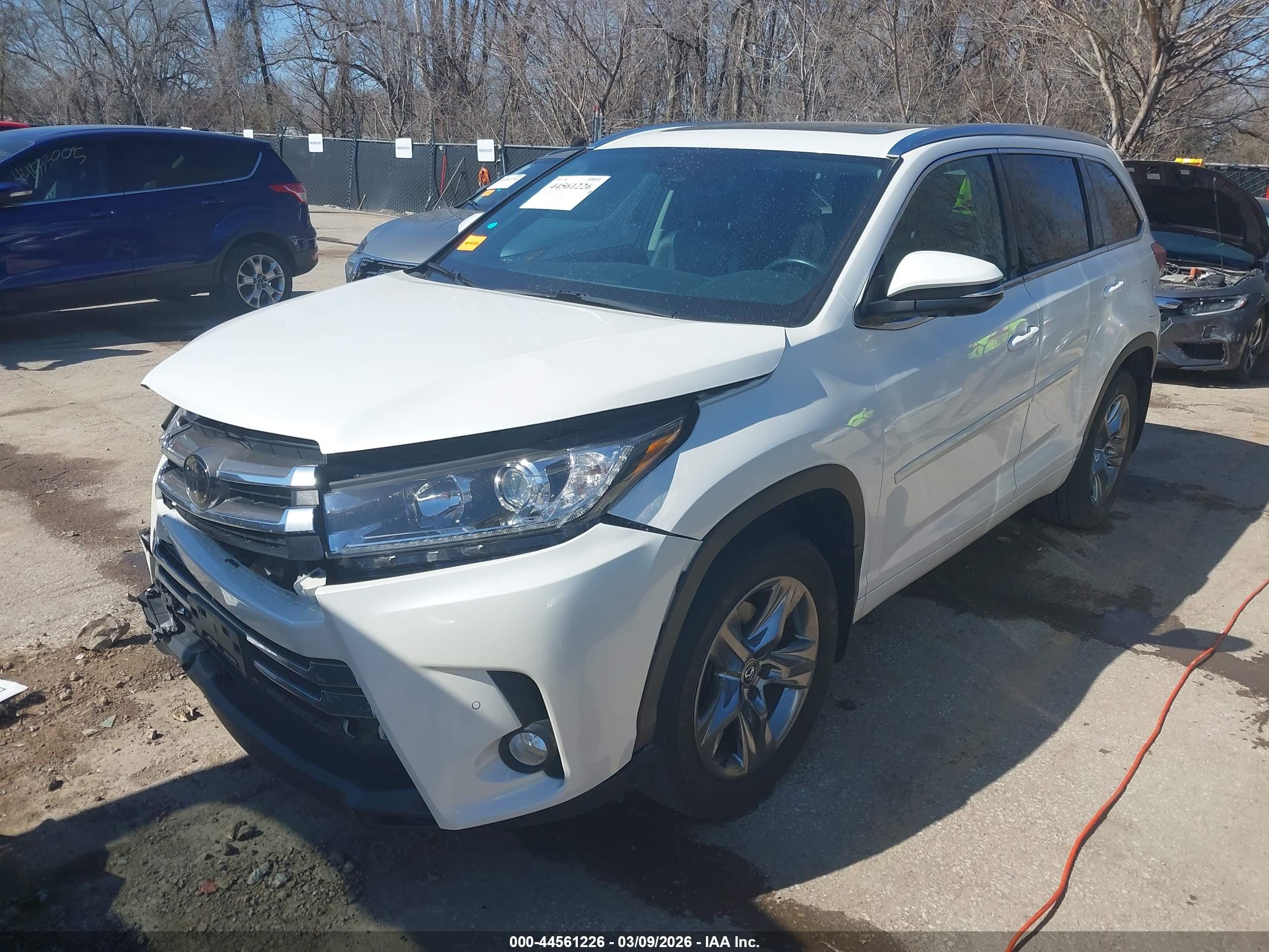 TOYOTA HIGHLANDER image 2