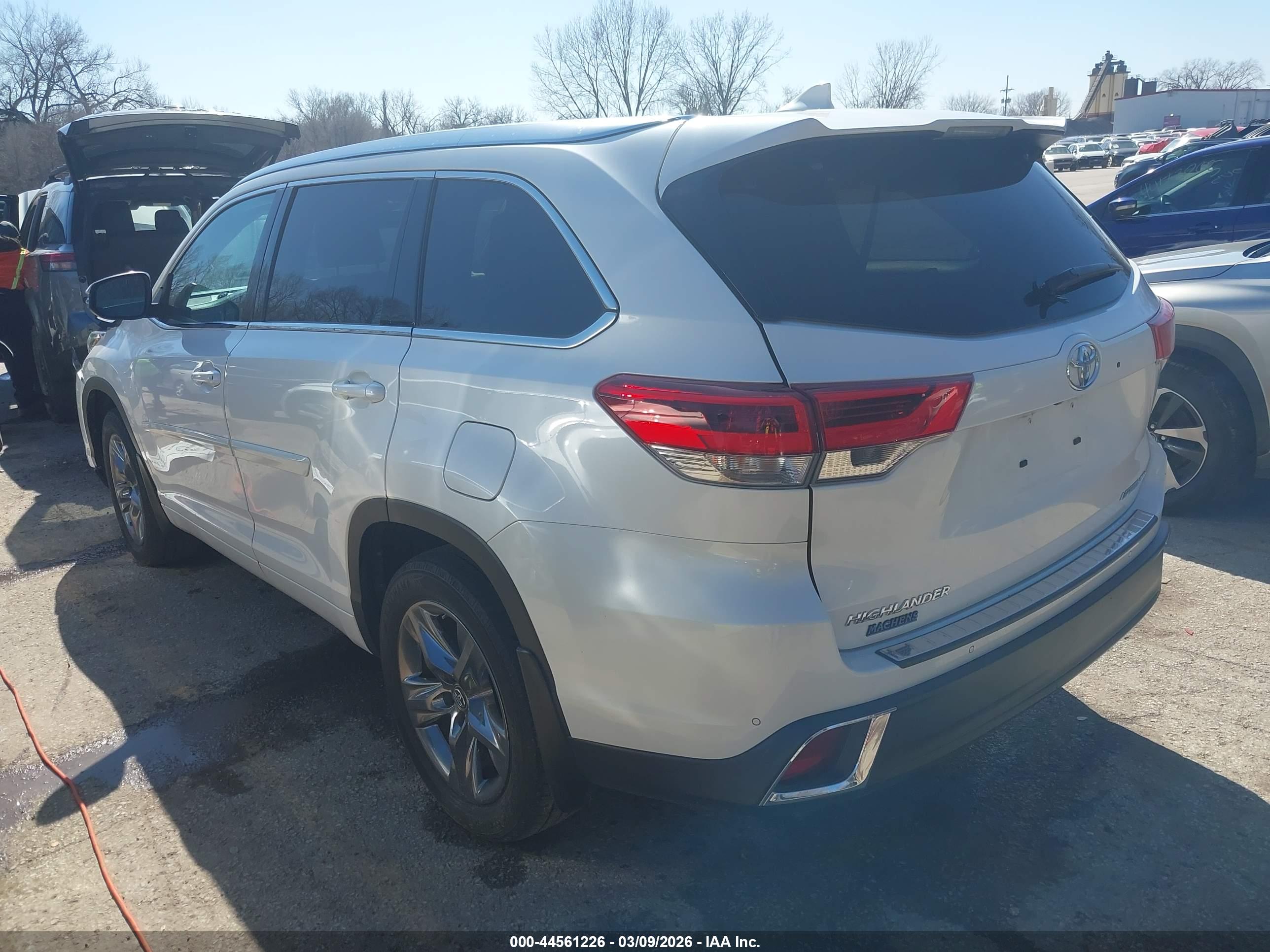 TOYOTA HIGHLANDER image 3