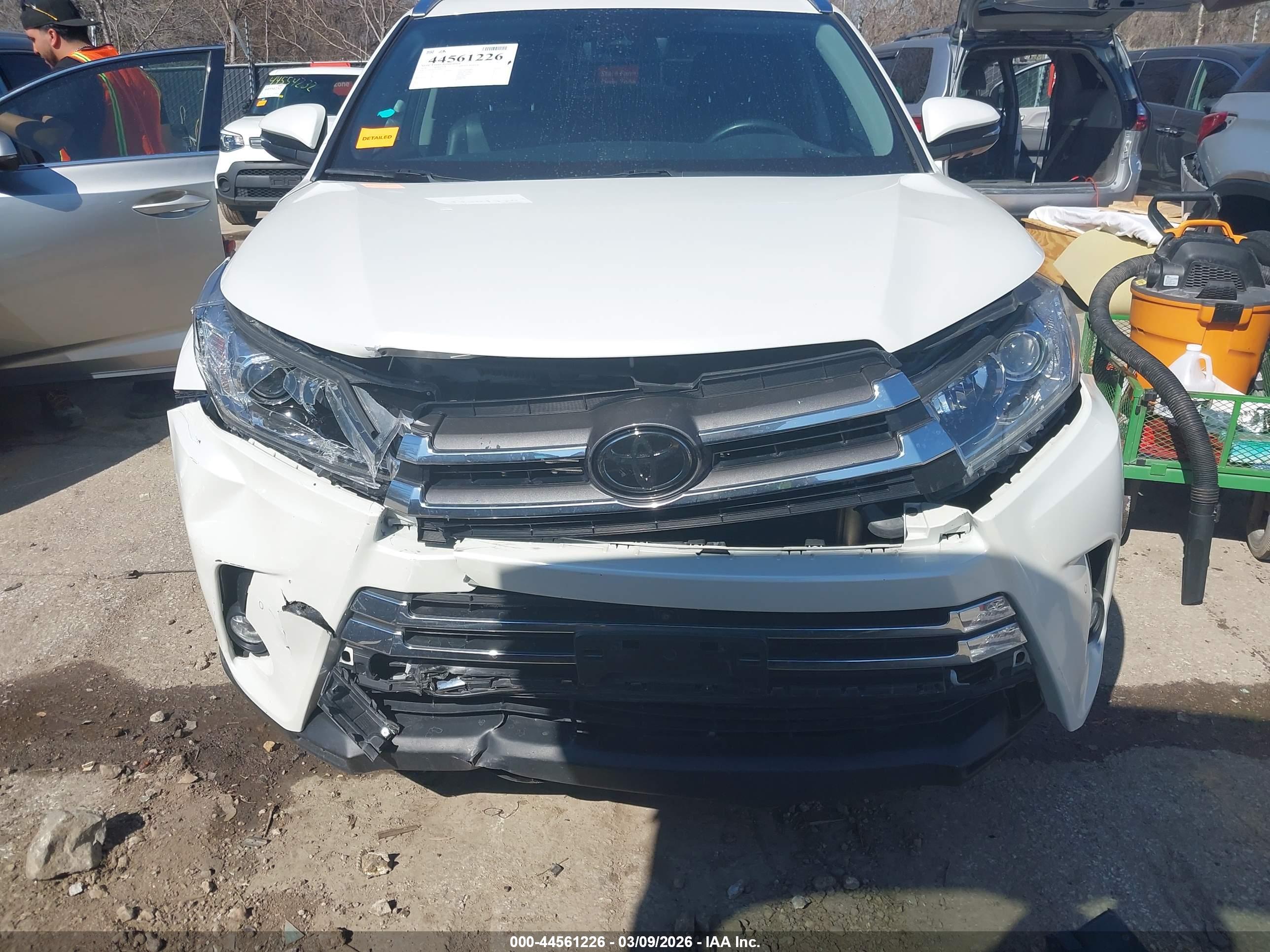 TOYOTA HIGHLANDER image 6