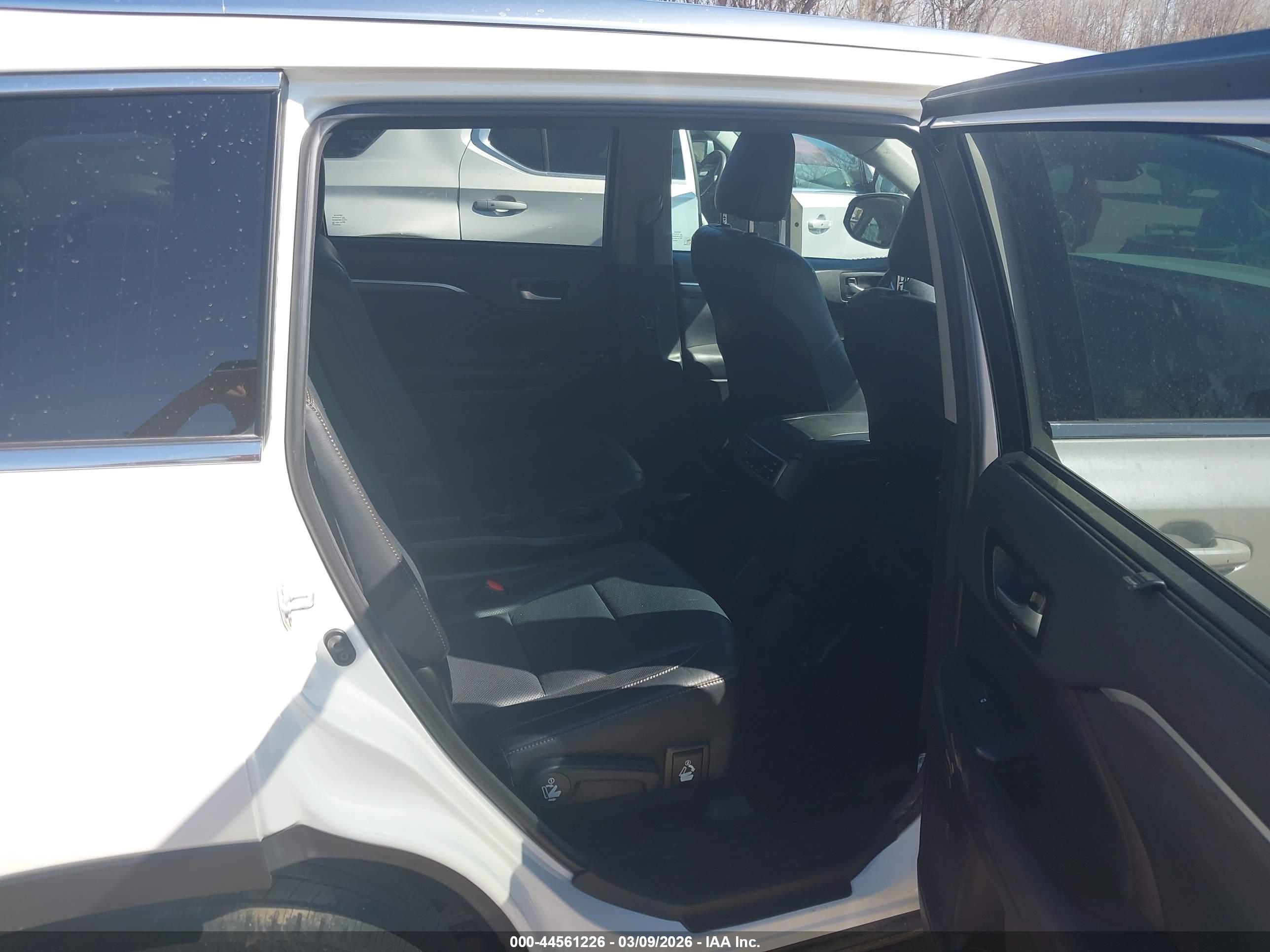 TOYOTA HIGHLANDER image 8