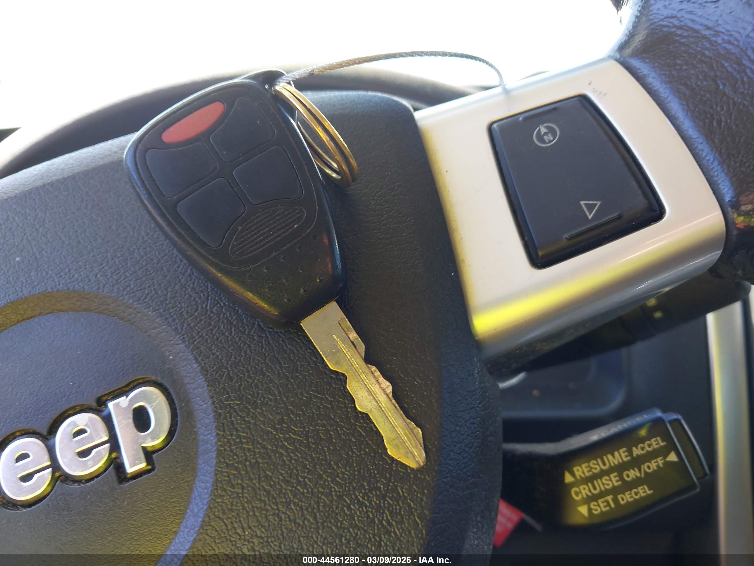 JEEP LIBERTY image 11