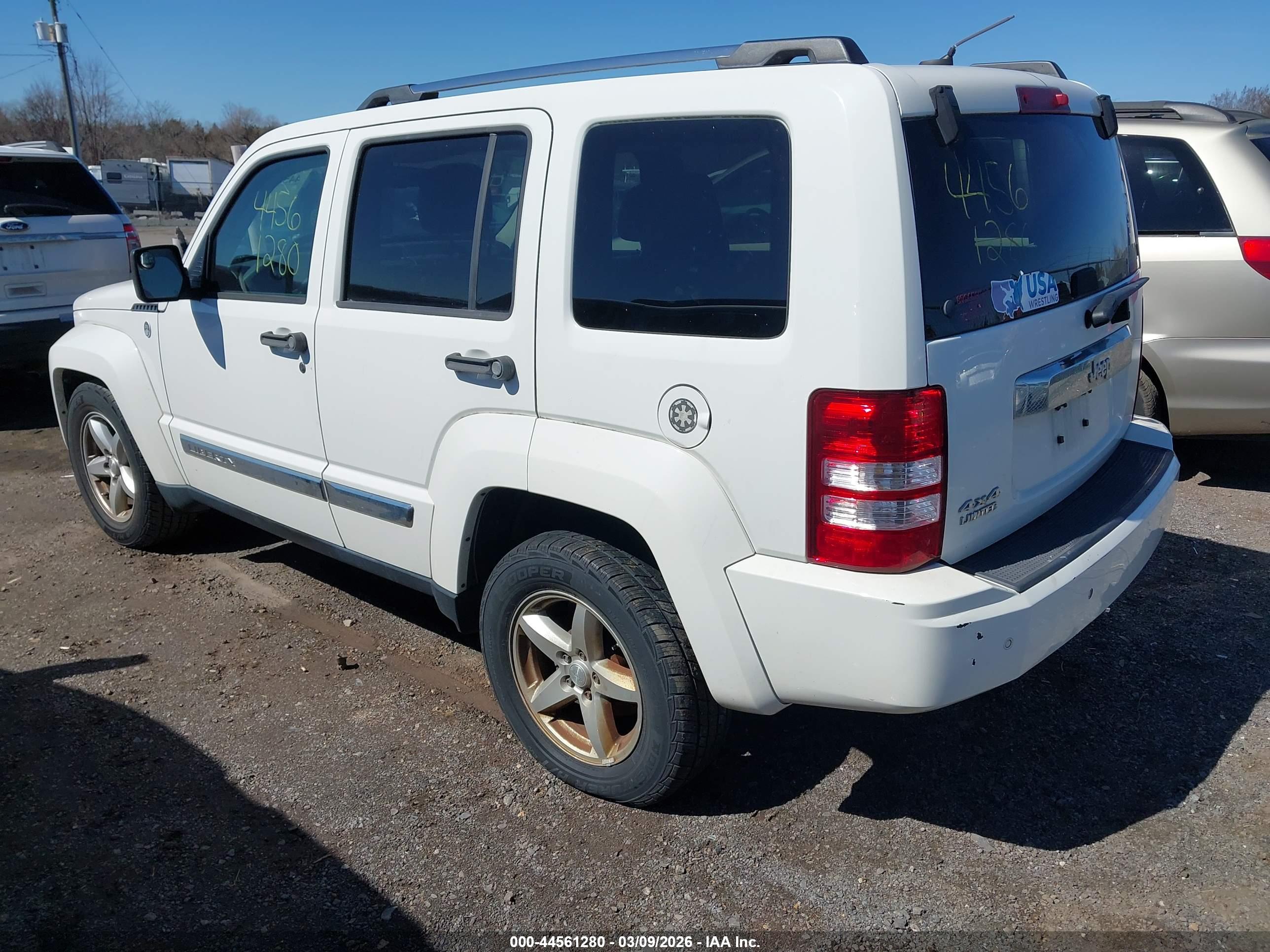 JEEP LIBERTY image 3