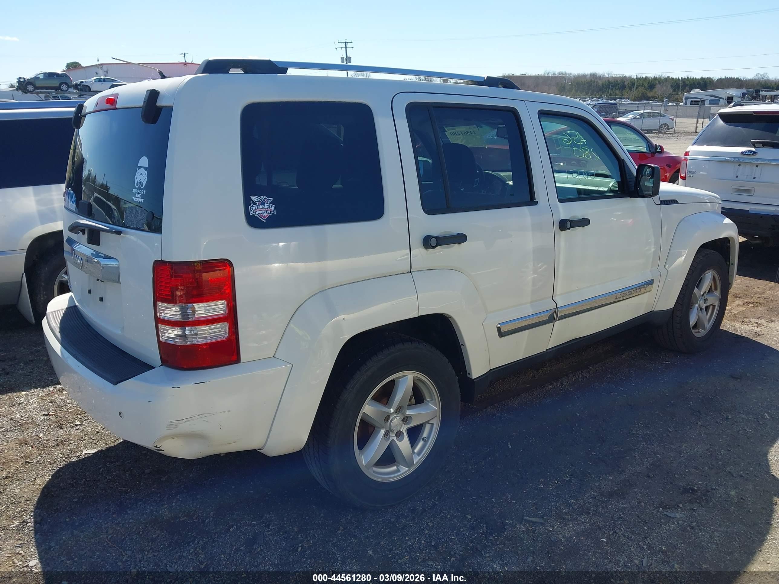 JEEP LIBERTY image 4