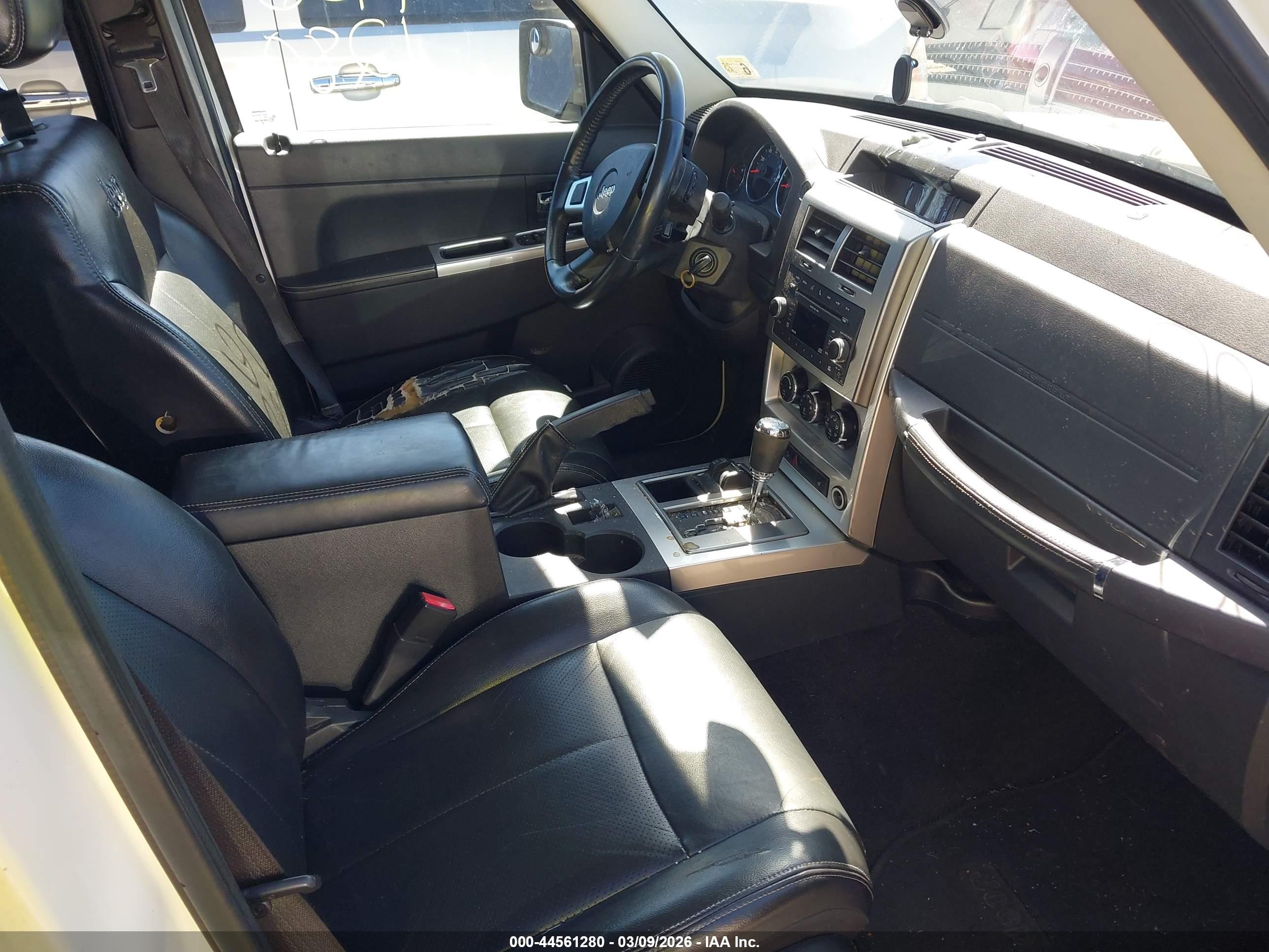 JEEP LIBERTY image 5