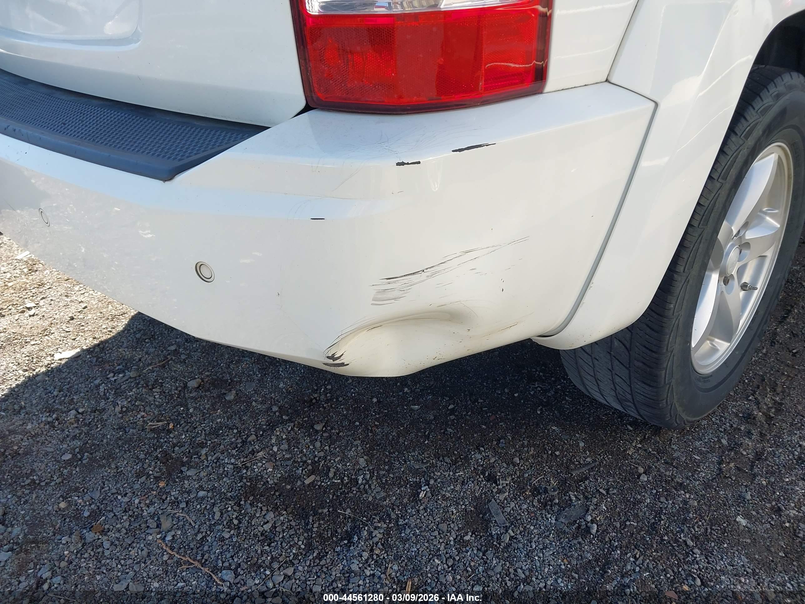 JEEP LIBERTY image 6