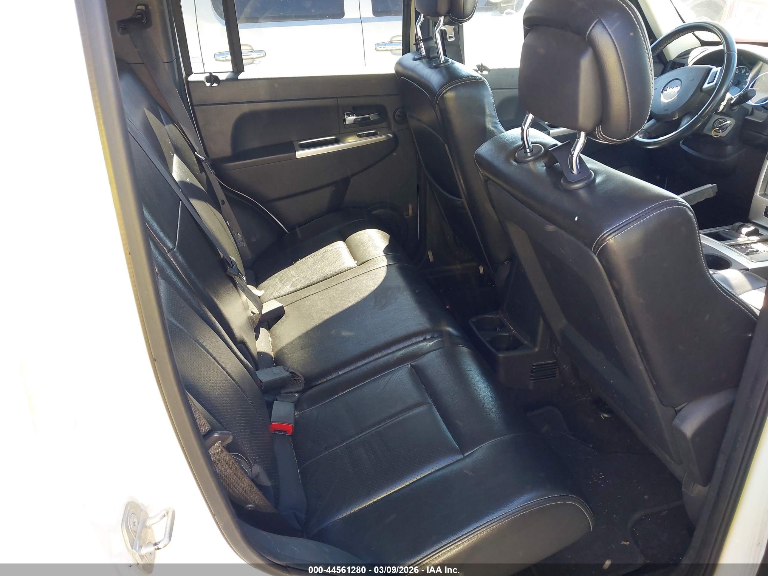 JEEP LIBERTY image 8