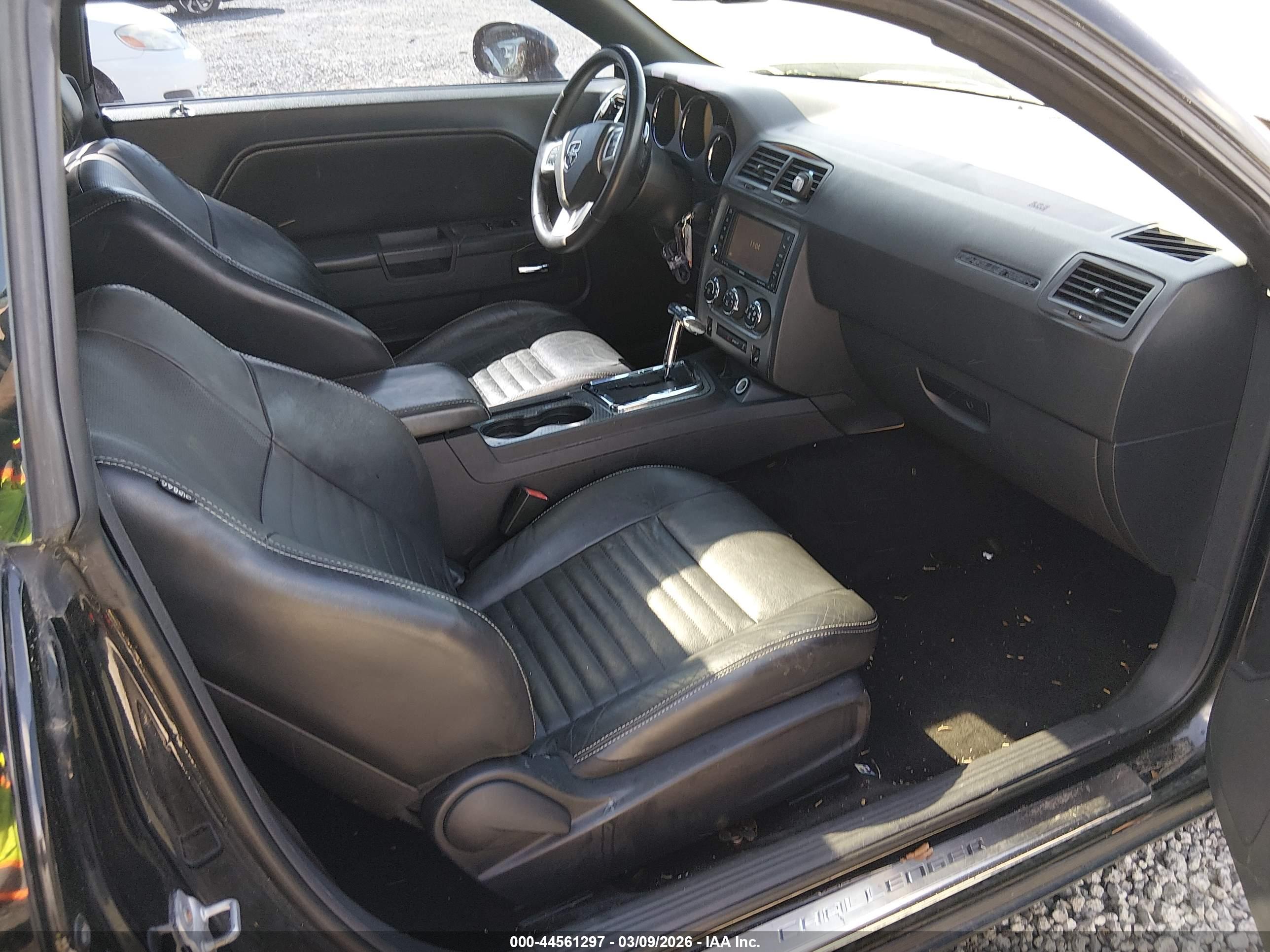 DODGE CHALLENGER image 5
