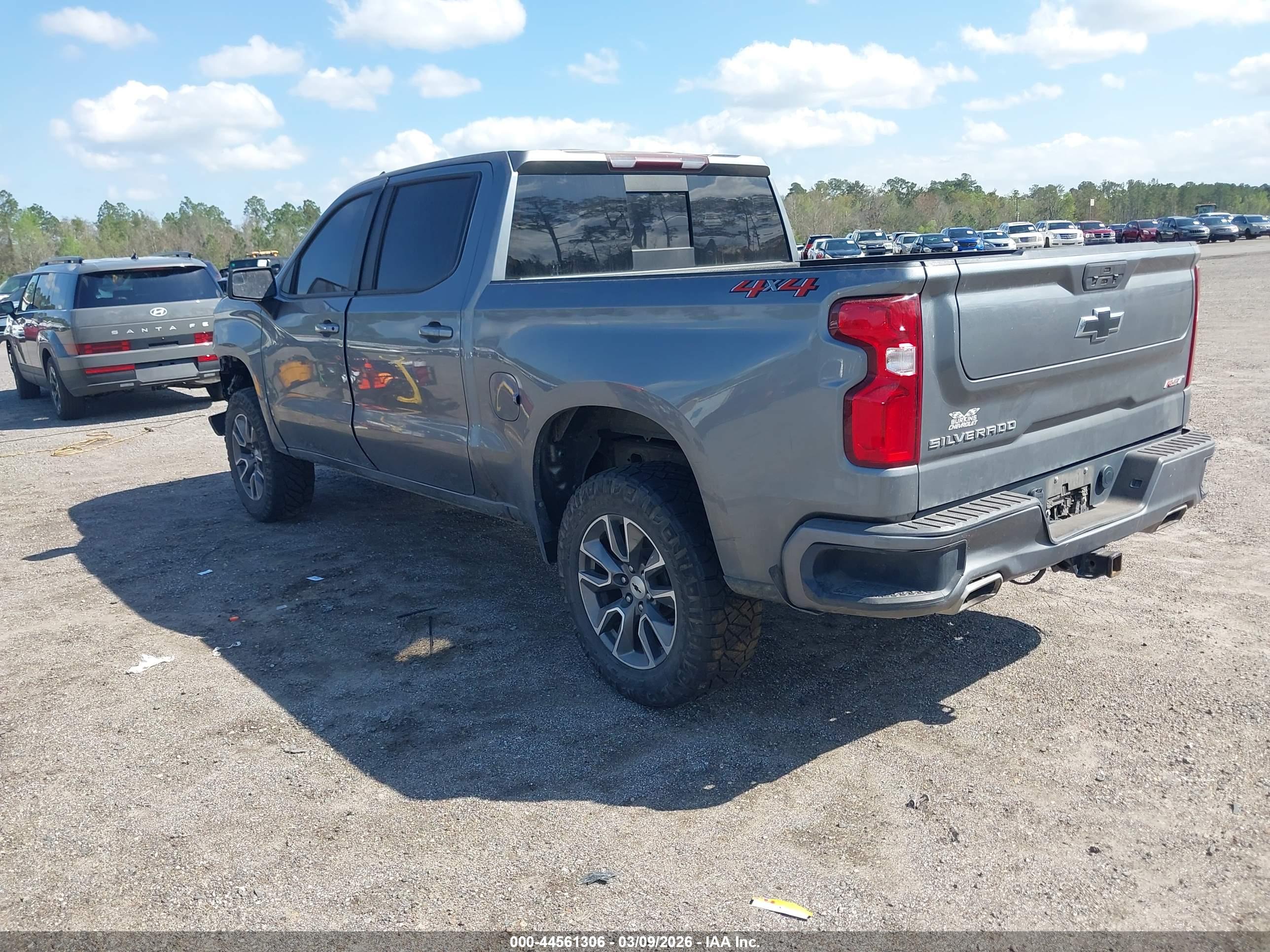CHEVROLET SILVERADO image 3