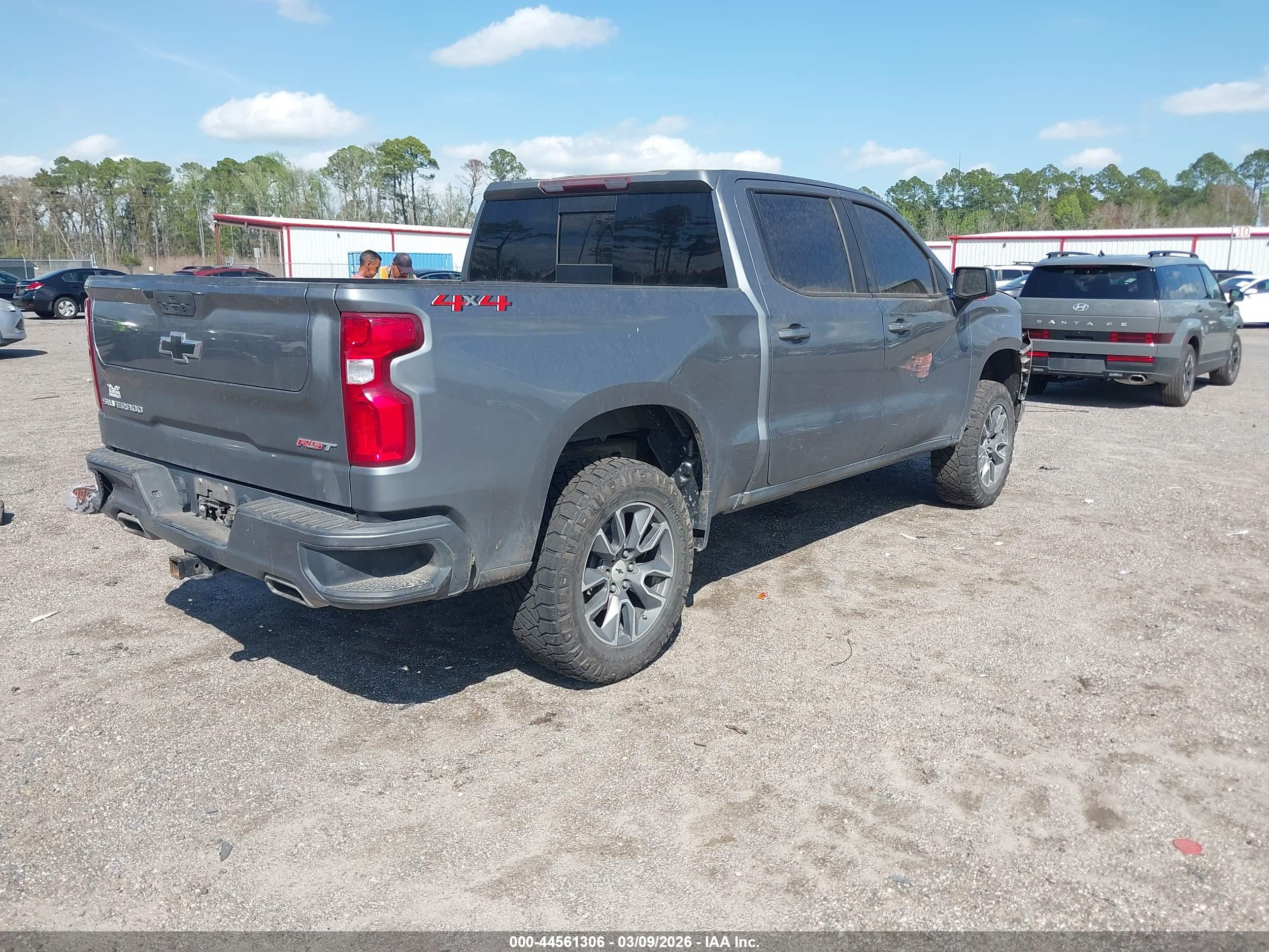 CHEVROLET SILVERADO image 4