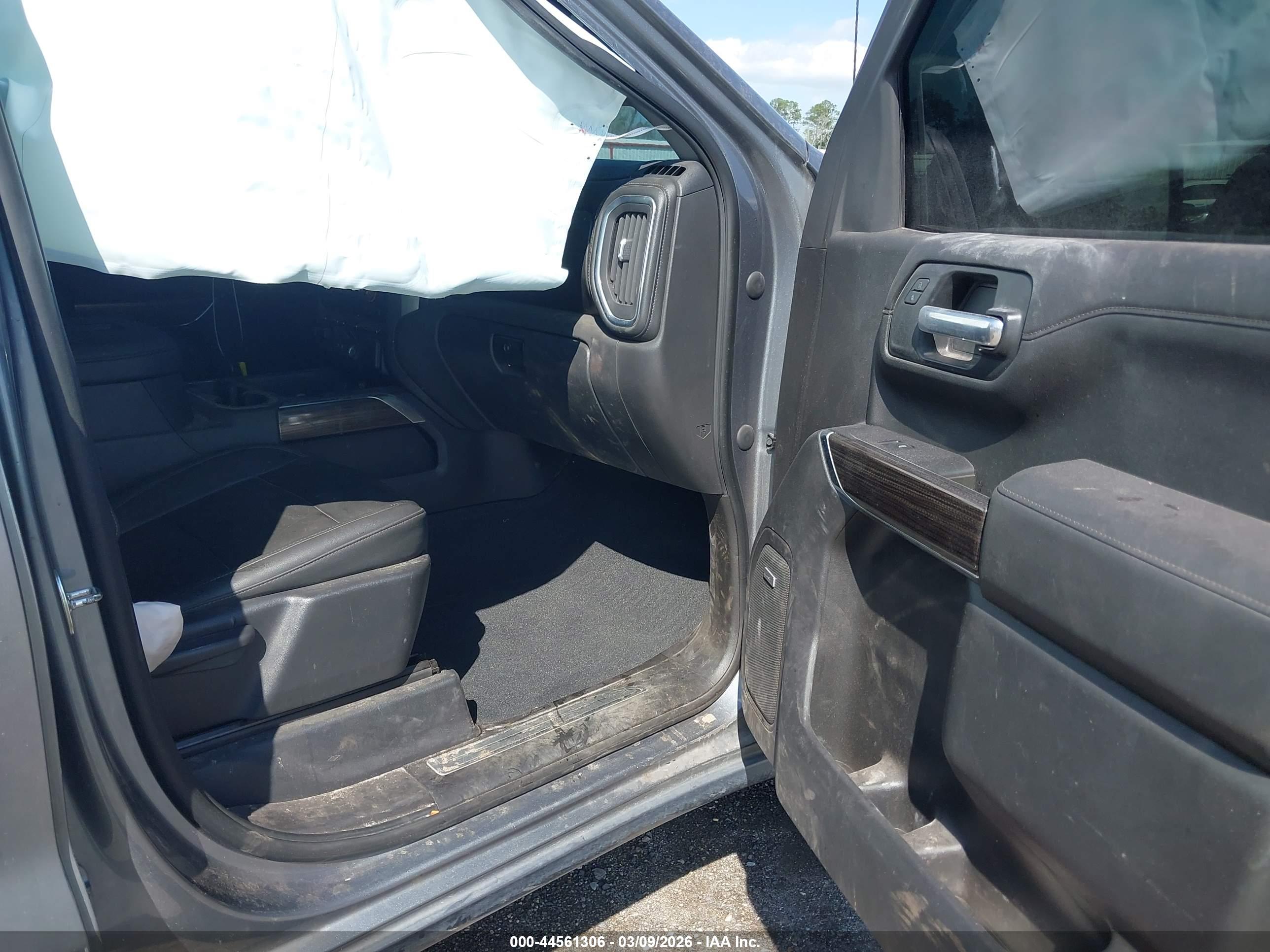 CHEVROLET SILVERADO image 5