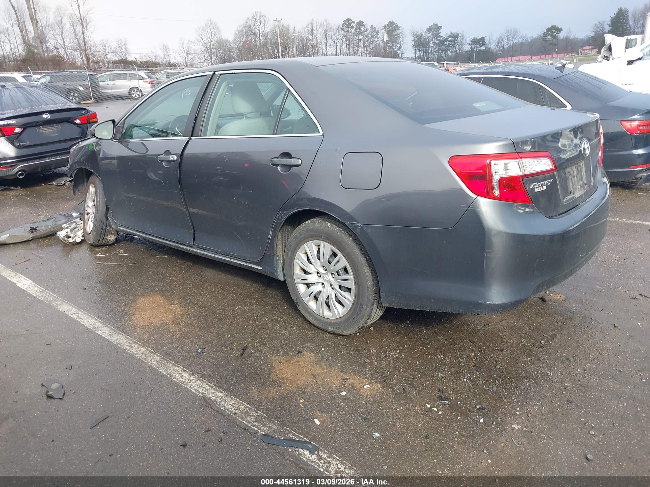 TOYOTA CAMRY image 3