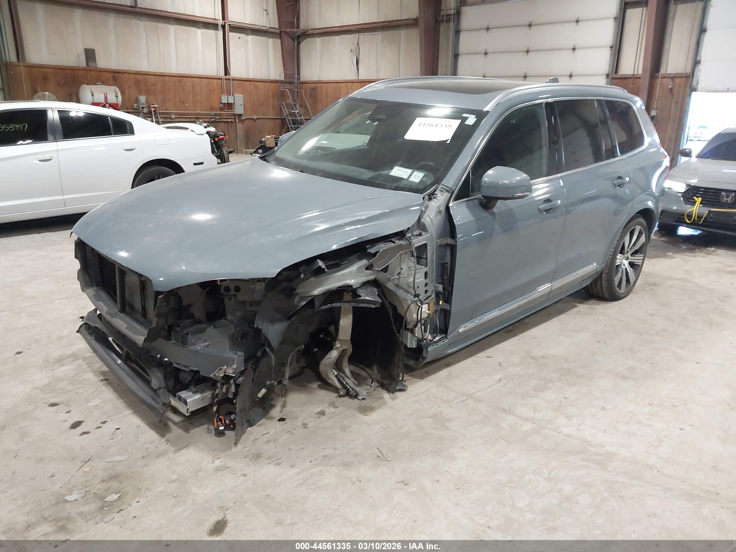 VOLVO XC90 image 2