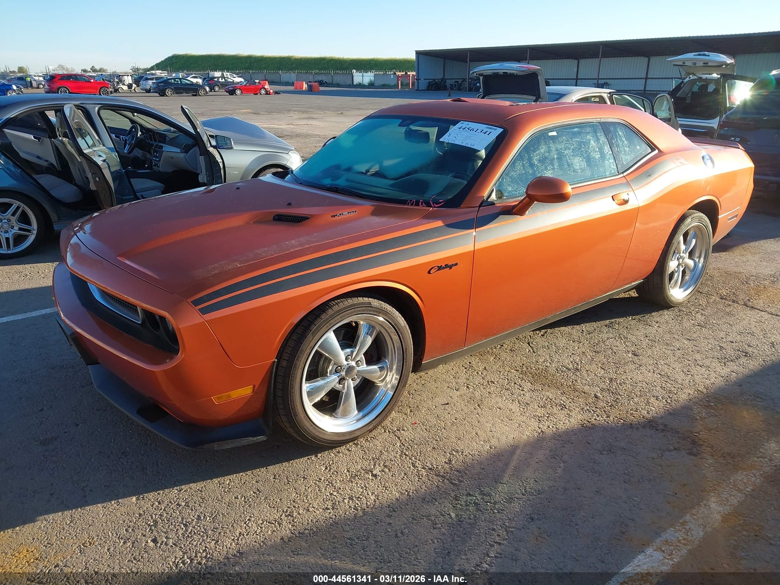 DODGE CHALLENGER image 2