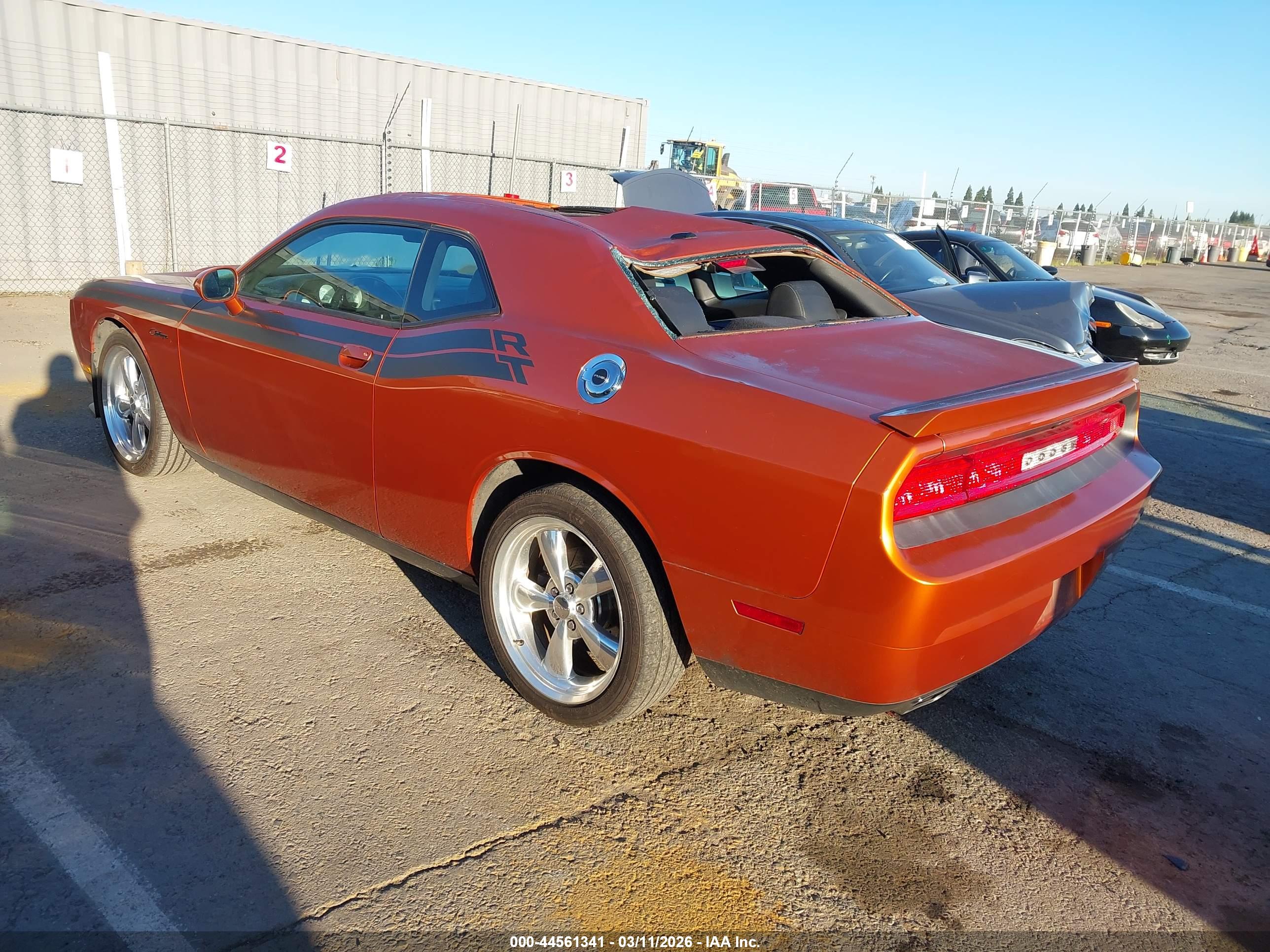 DODGE CHALLENGER image 3