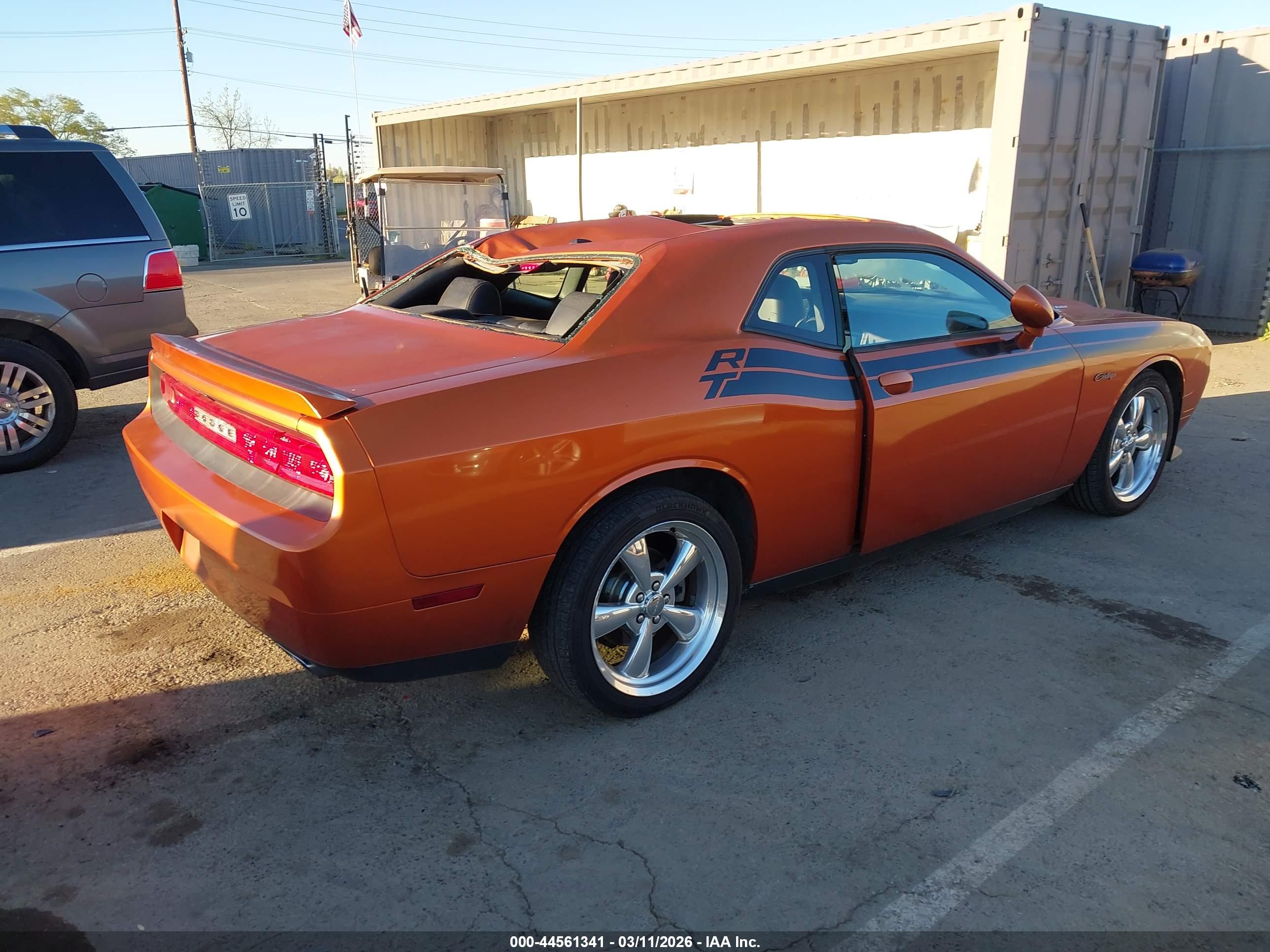 DODGE CHALLENGER image 4