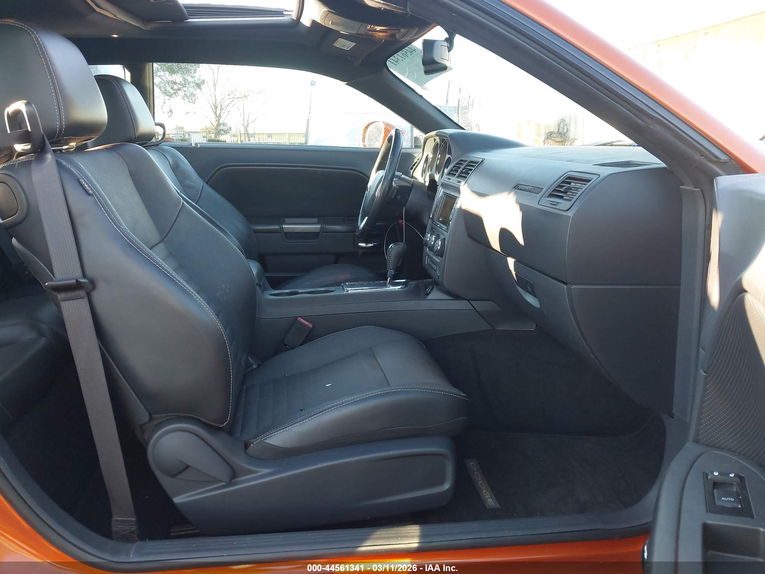 DODGE CHALLENGER image 5