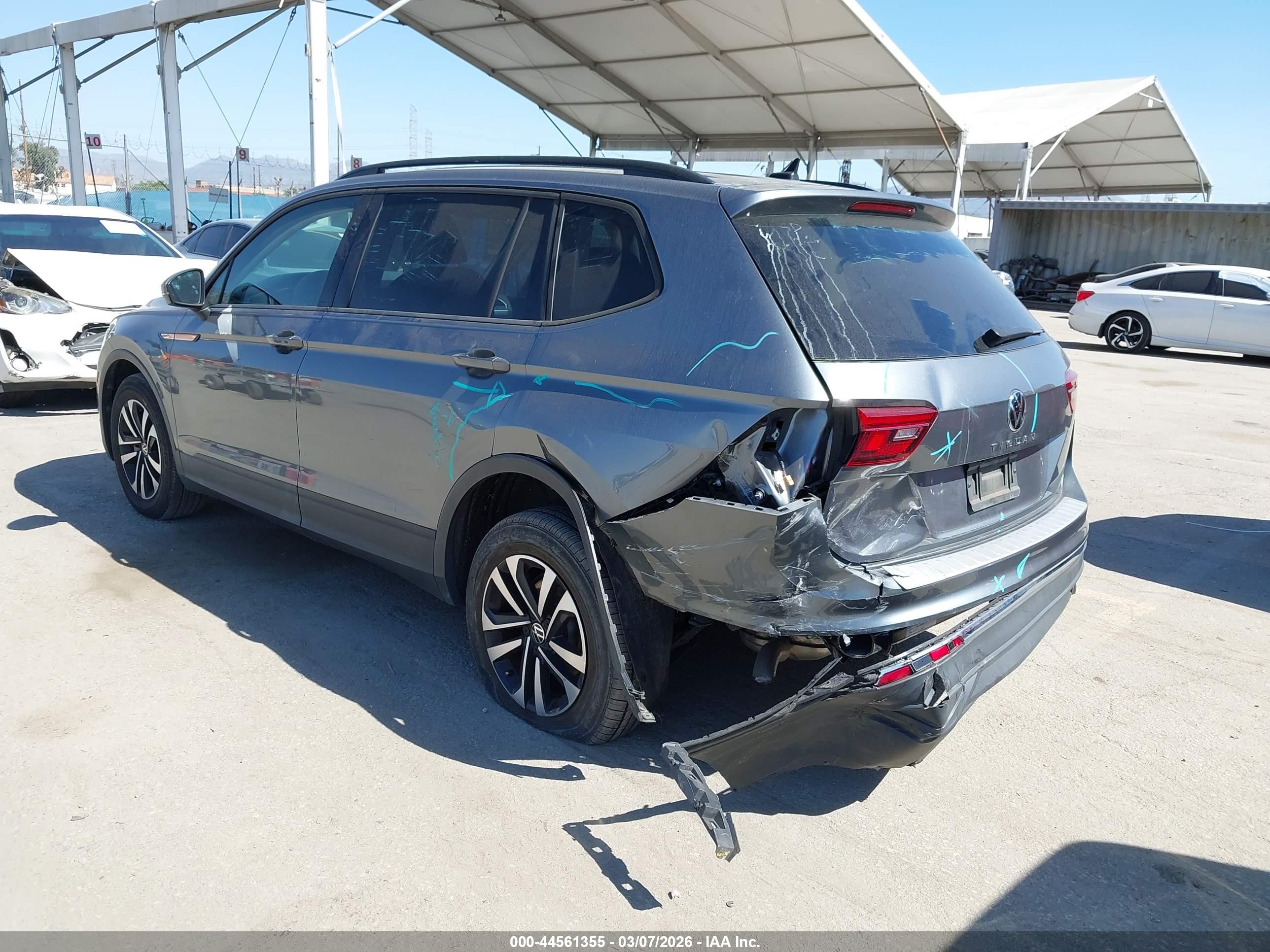 VOLKSWAGEN TIGUAN image 3