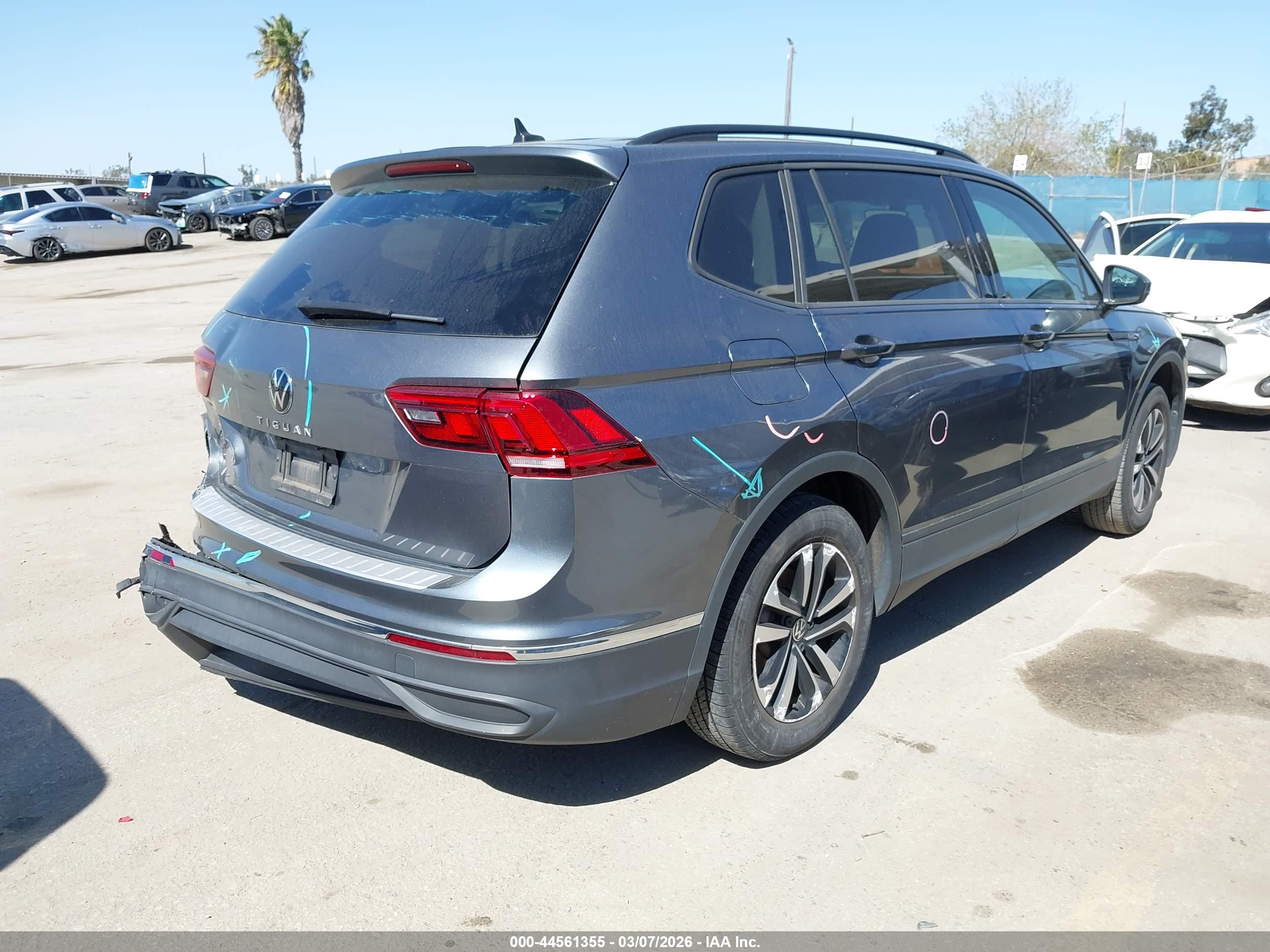 VOLKSWAGEN TIGUAN image 4