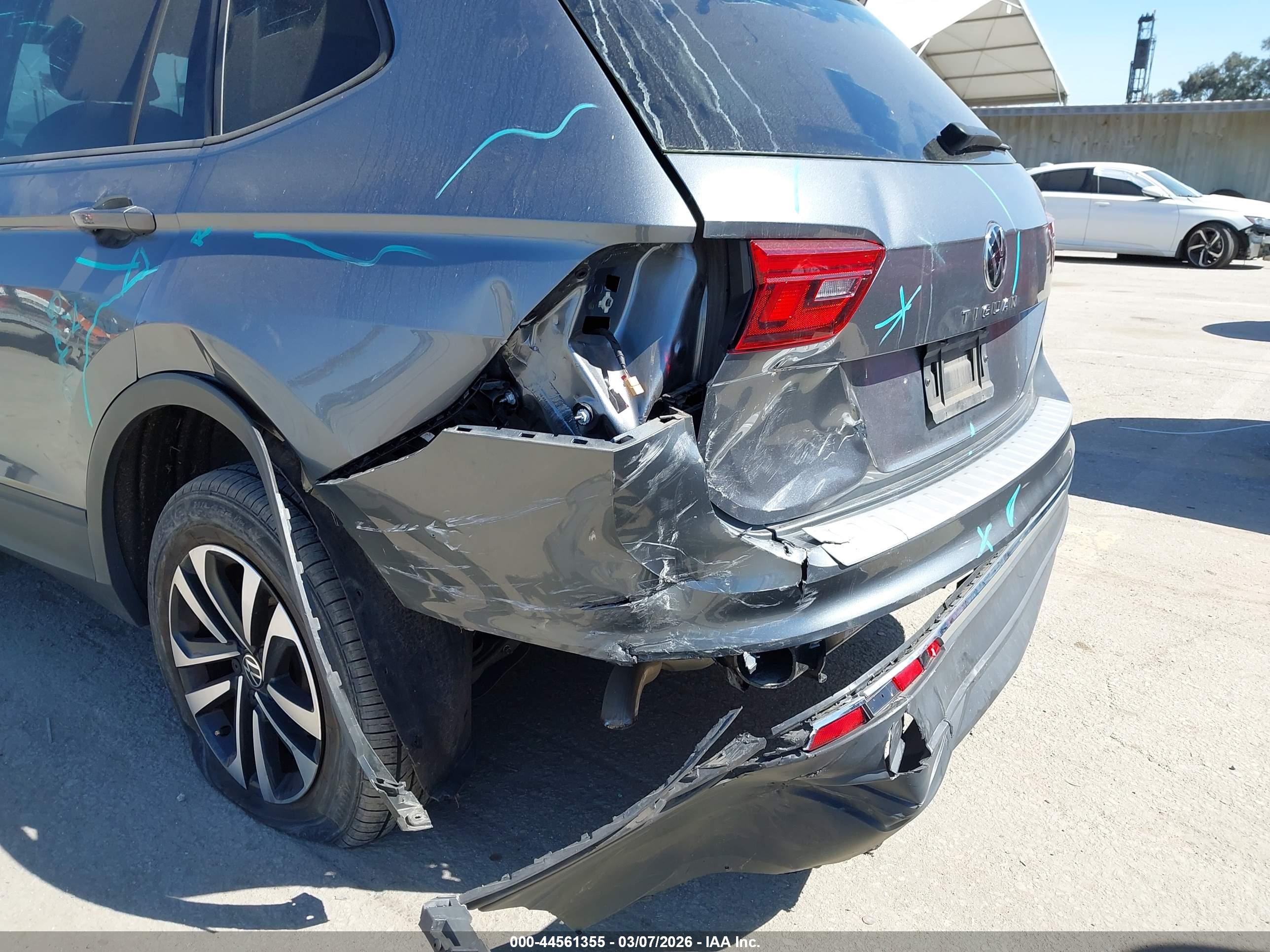 VOLKSWAGEN TIGUAN image 6