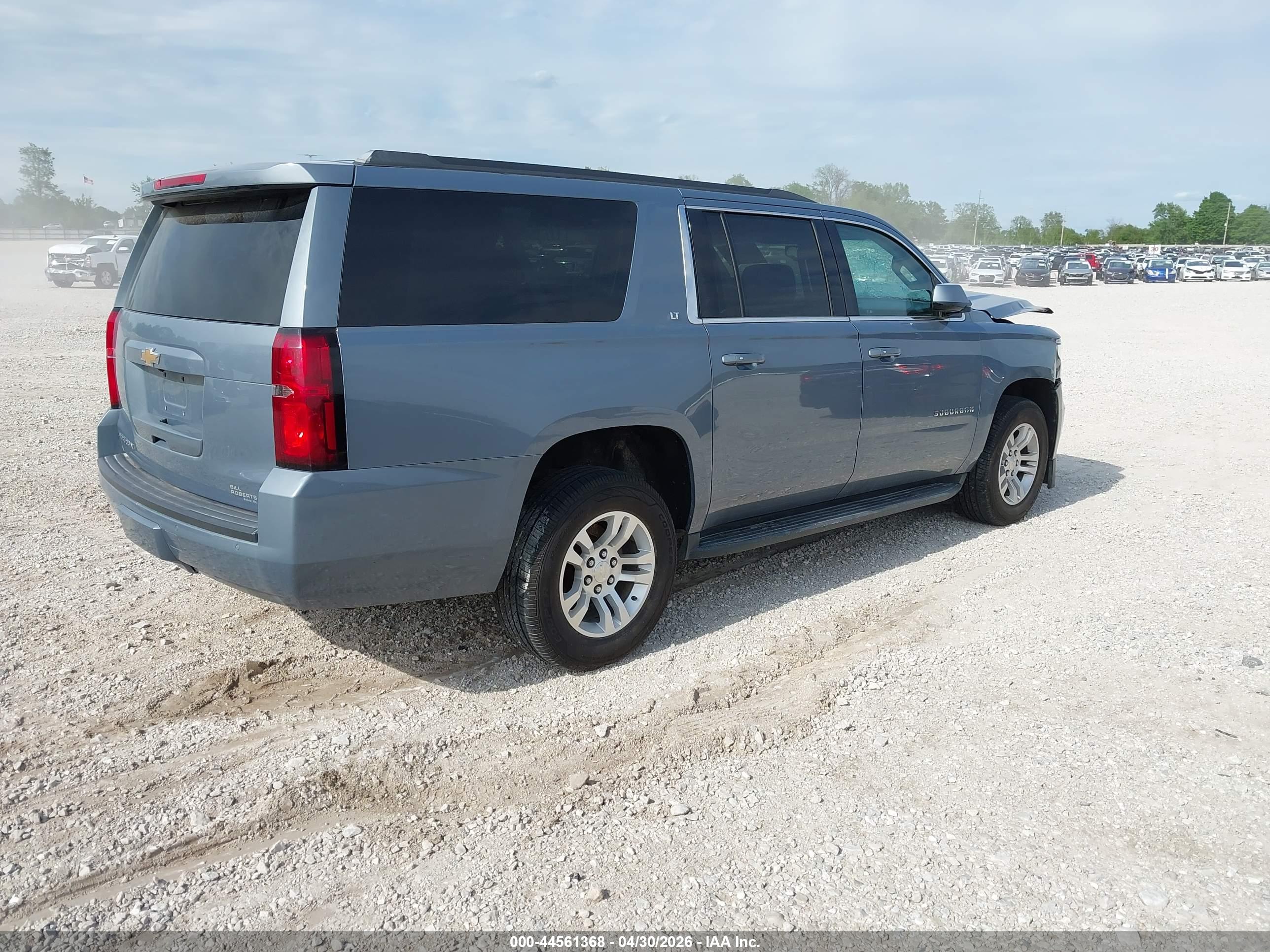CHEVROLET SUBURBAN image 4