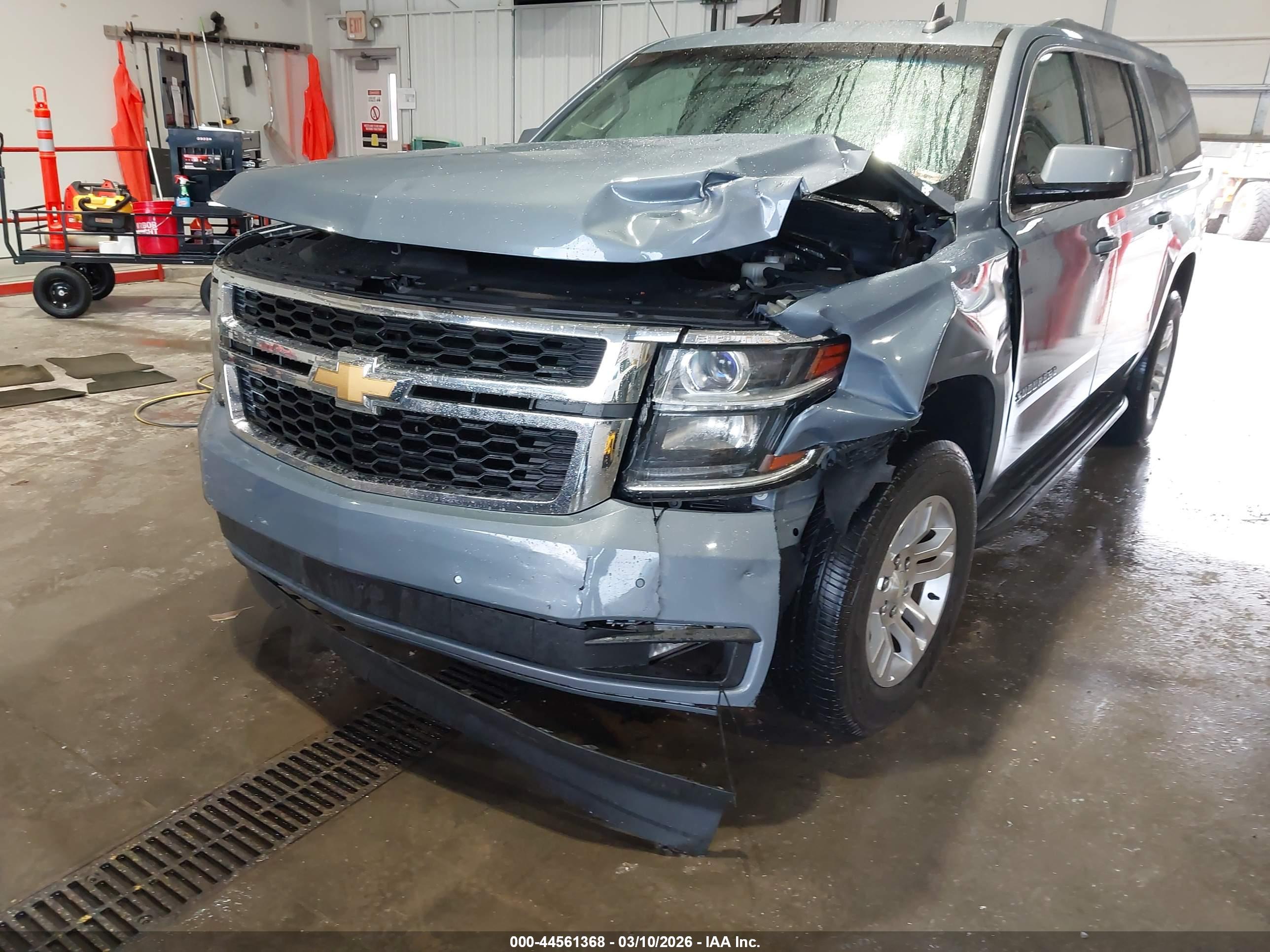 CHEVROLET SUBURBAN image 6