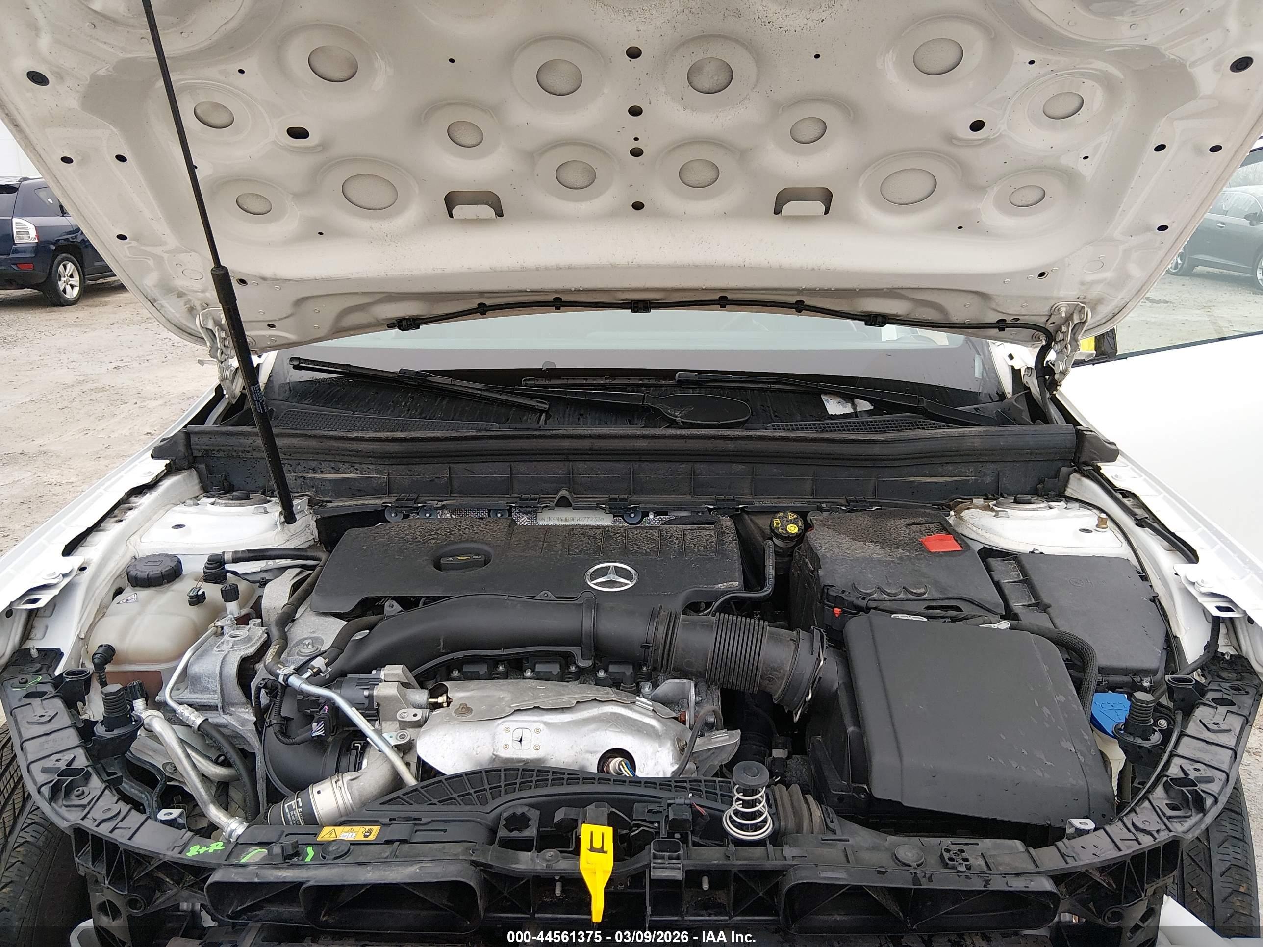 MERCEDES-BENZ GLB image 10