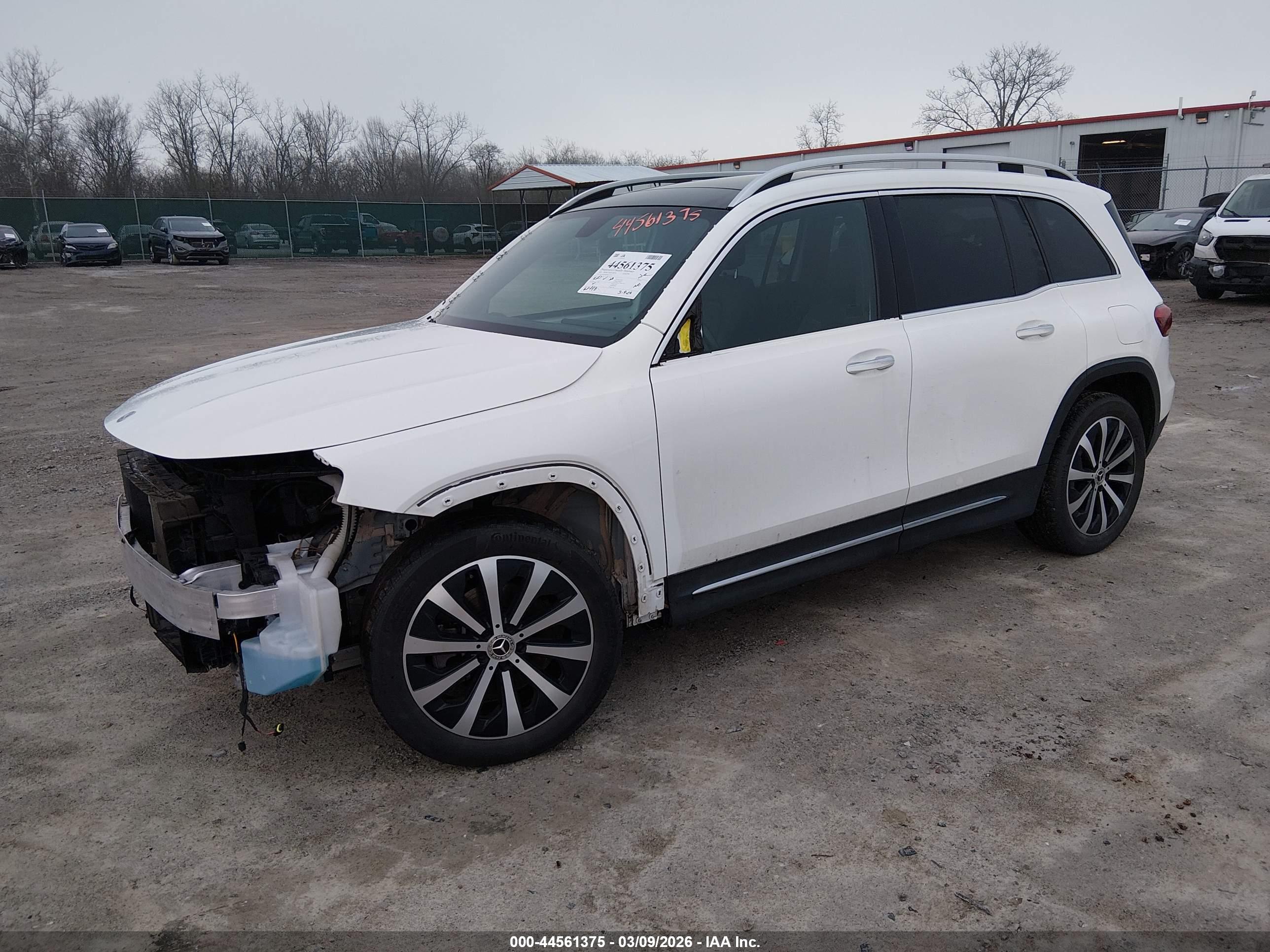MERCEDES-BENZ GLB image 2