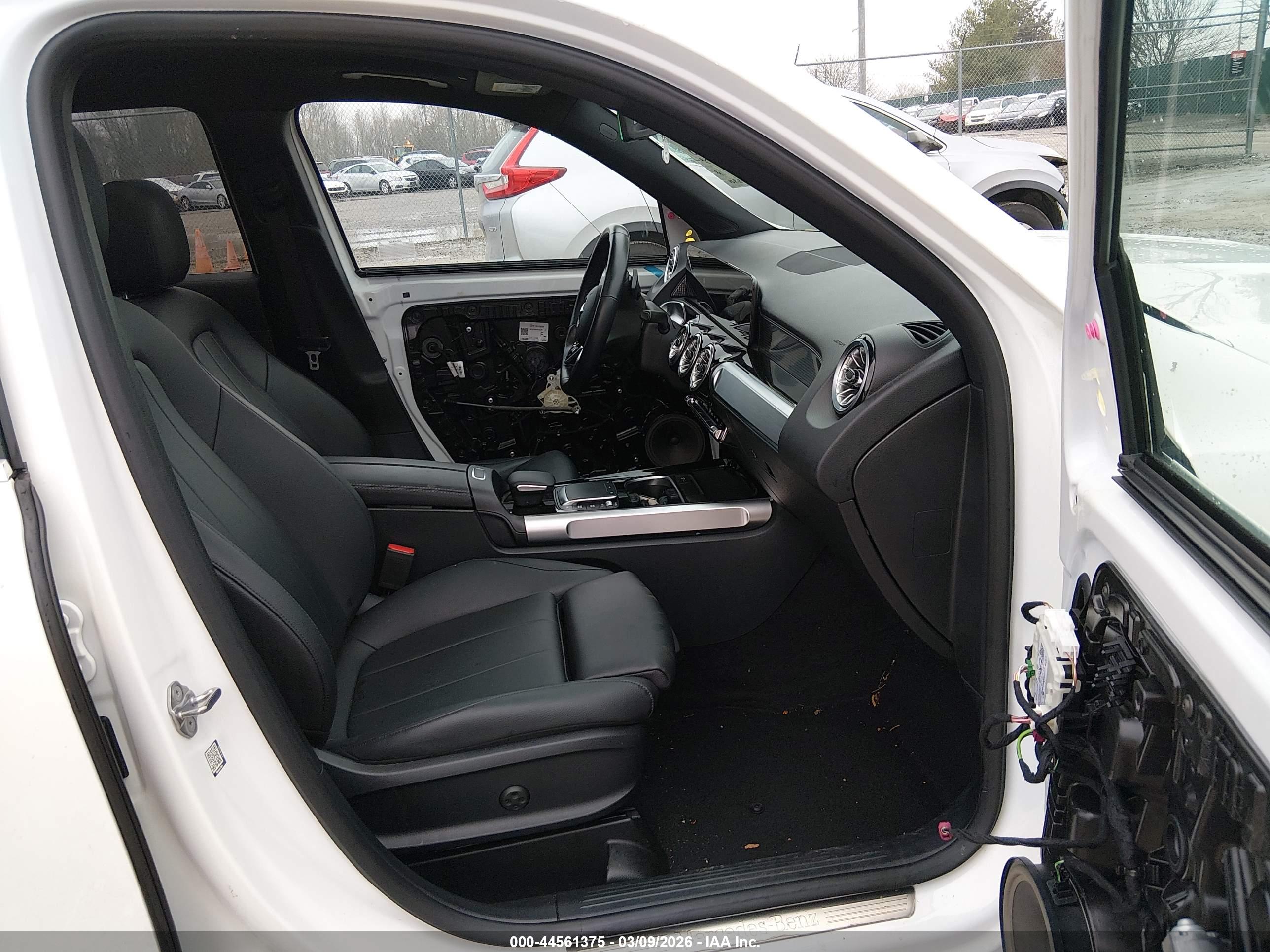 MERCEDES-BENZ GLB image 5