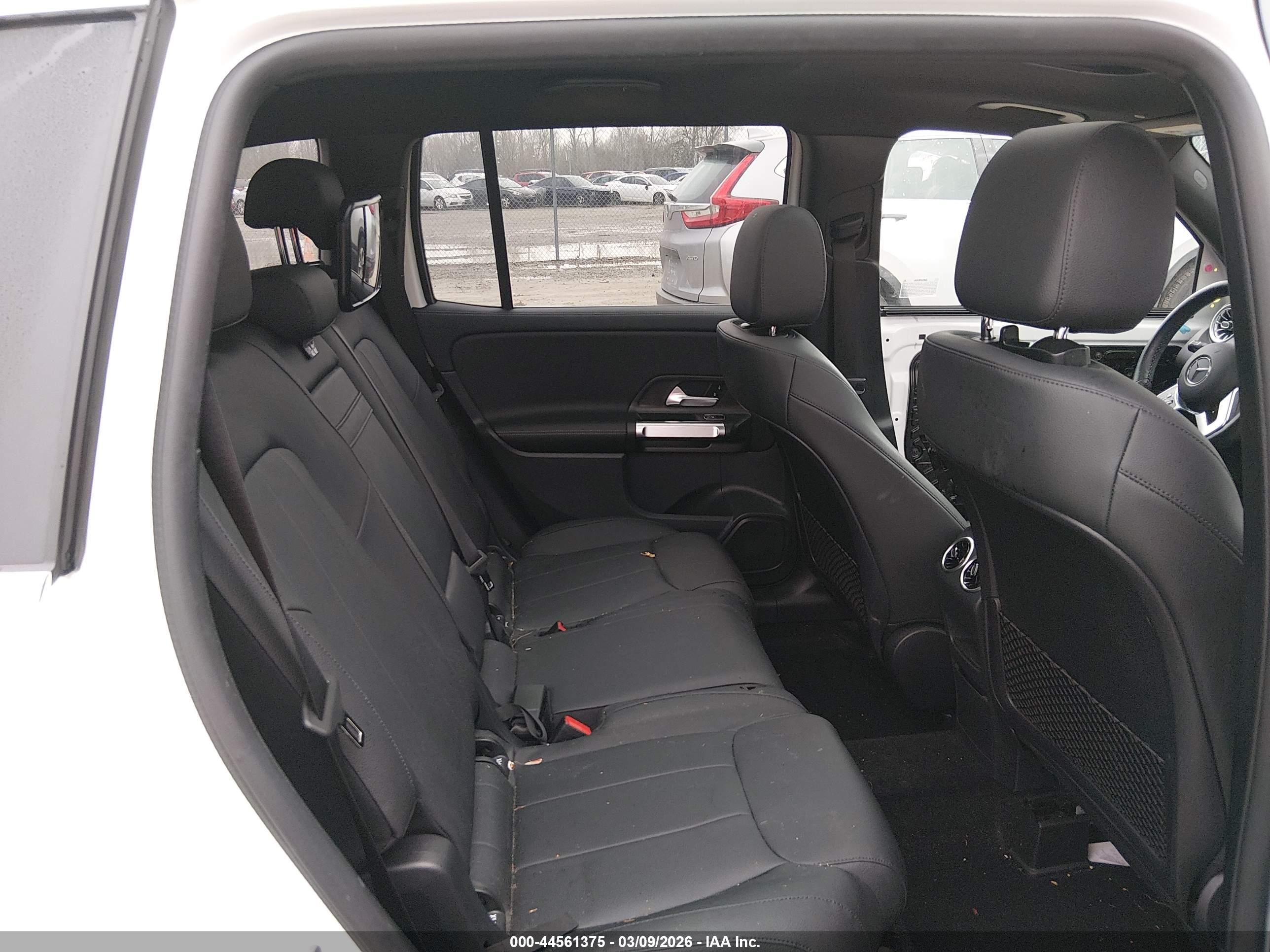 MERCEDES-BENZ GLB image 8