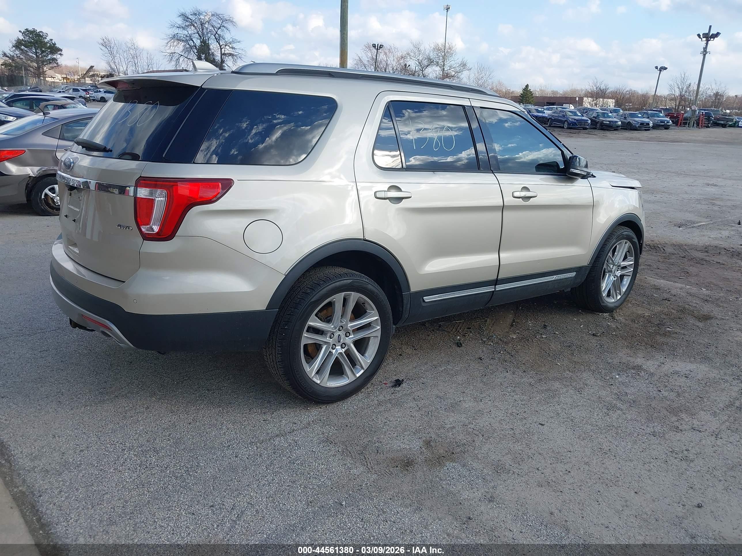 FORD EXPLORER image 4
