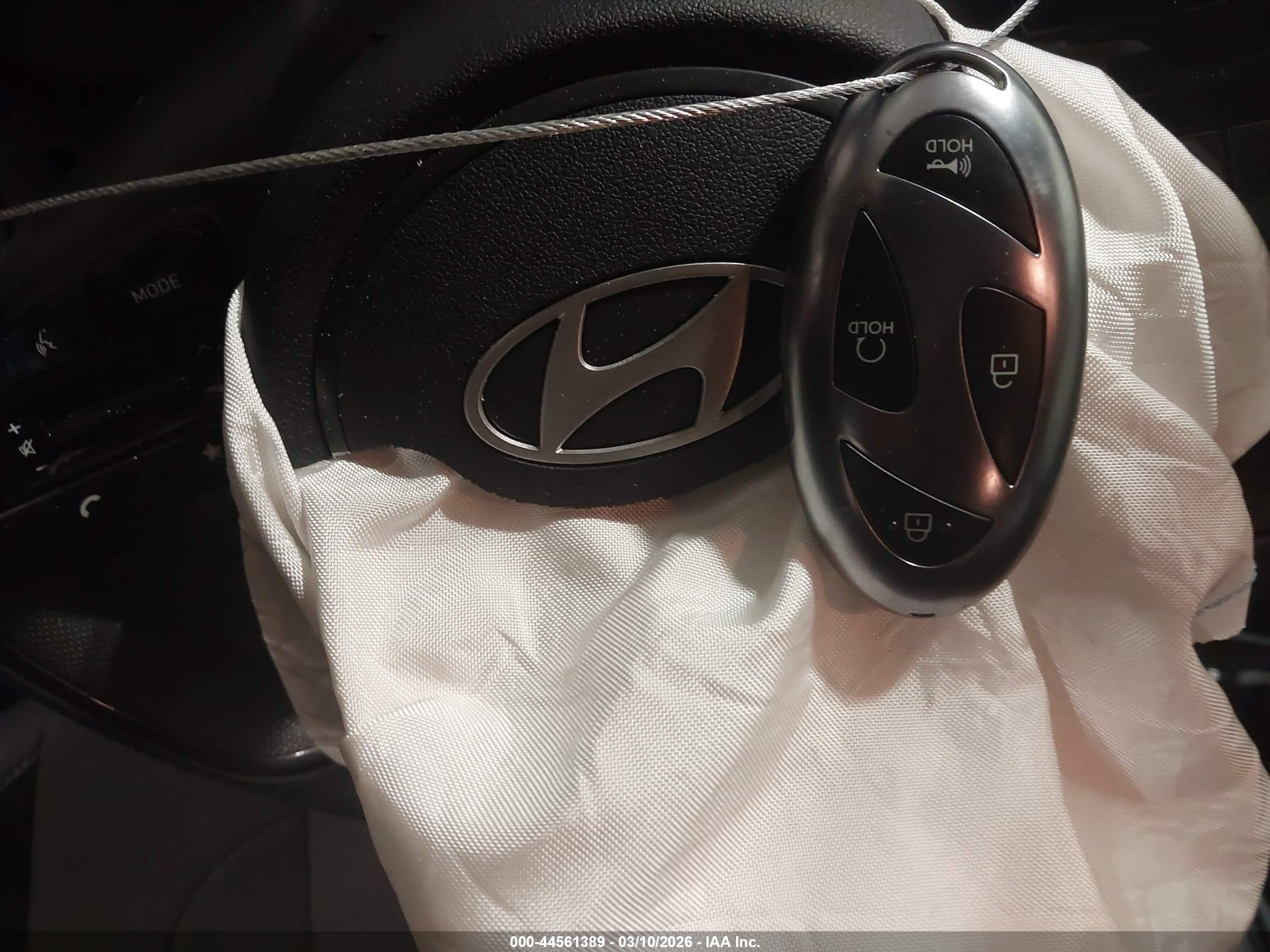 HYUNDAI ELANTRA image 11