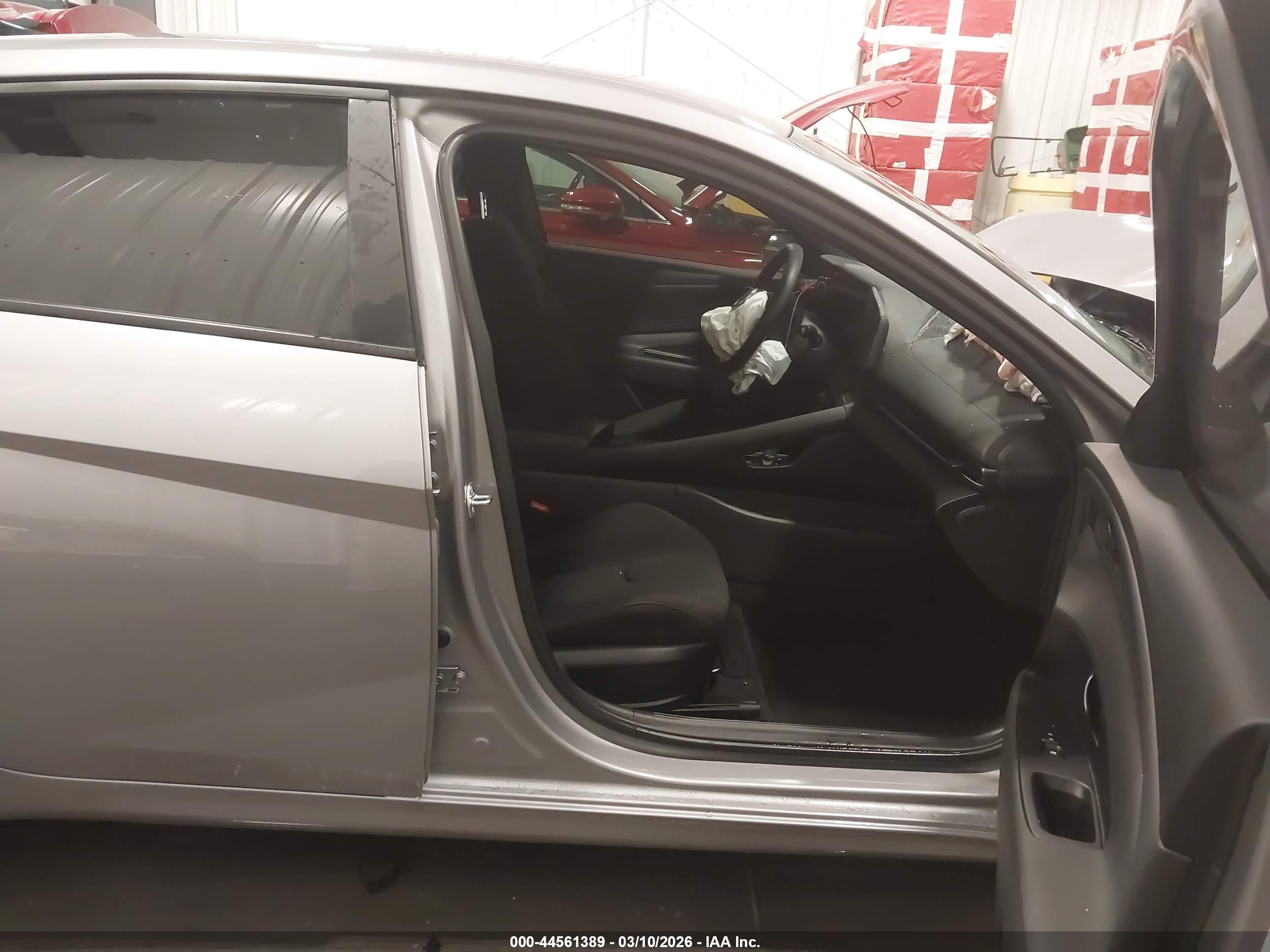 HYUNDAI ELANTRA image 5