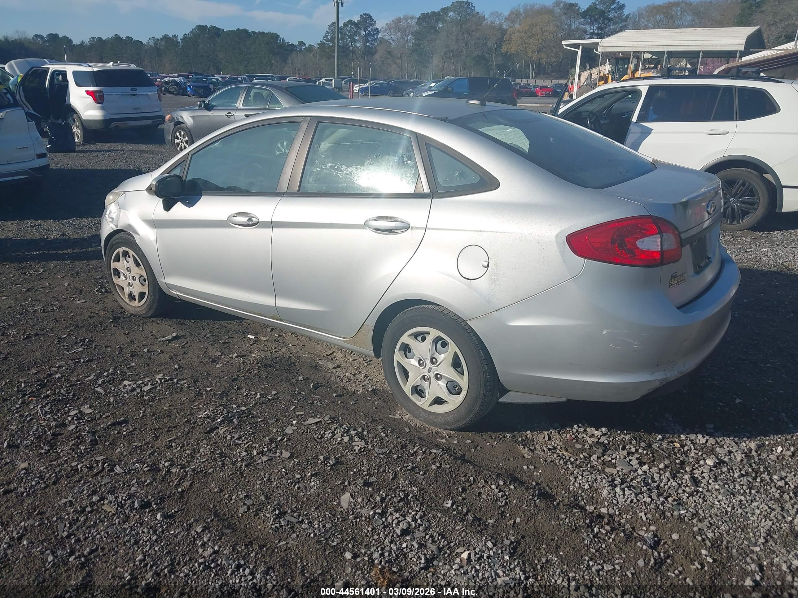 FORD FIESTA image 3
