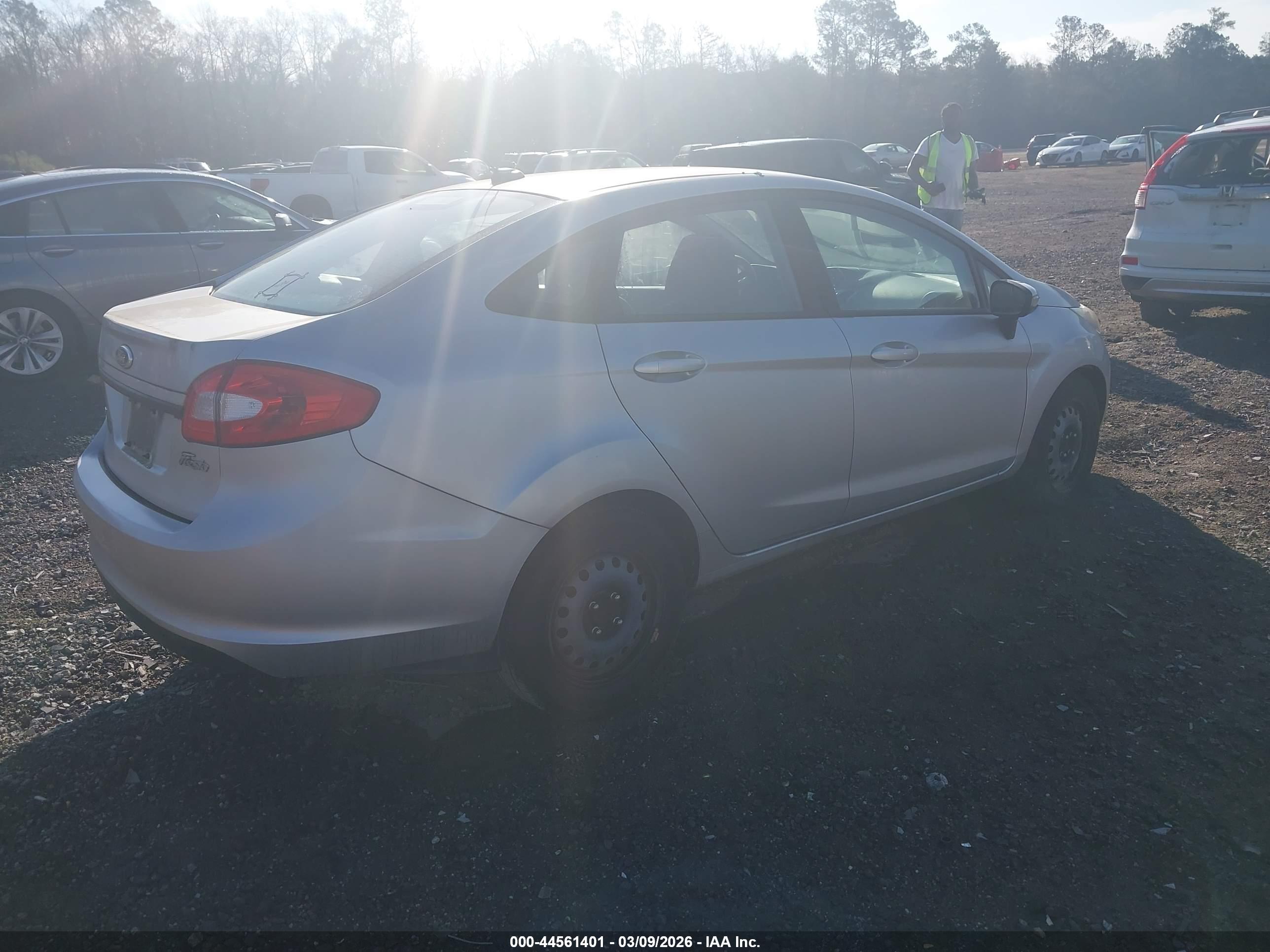 FORD FIESTA image 4