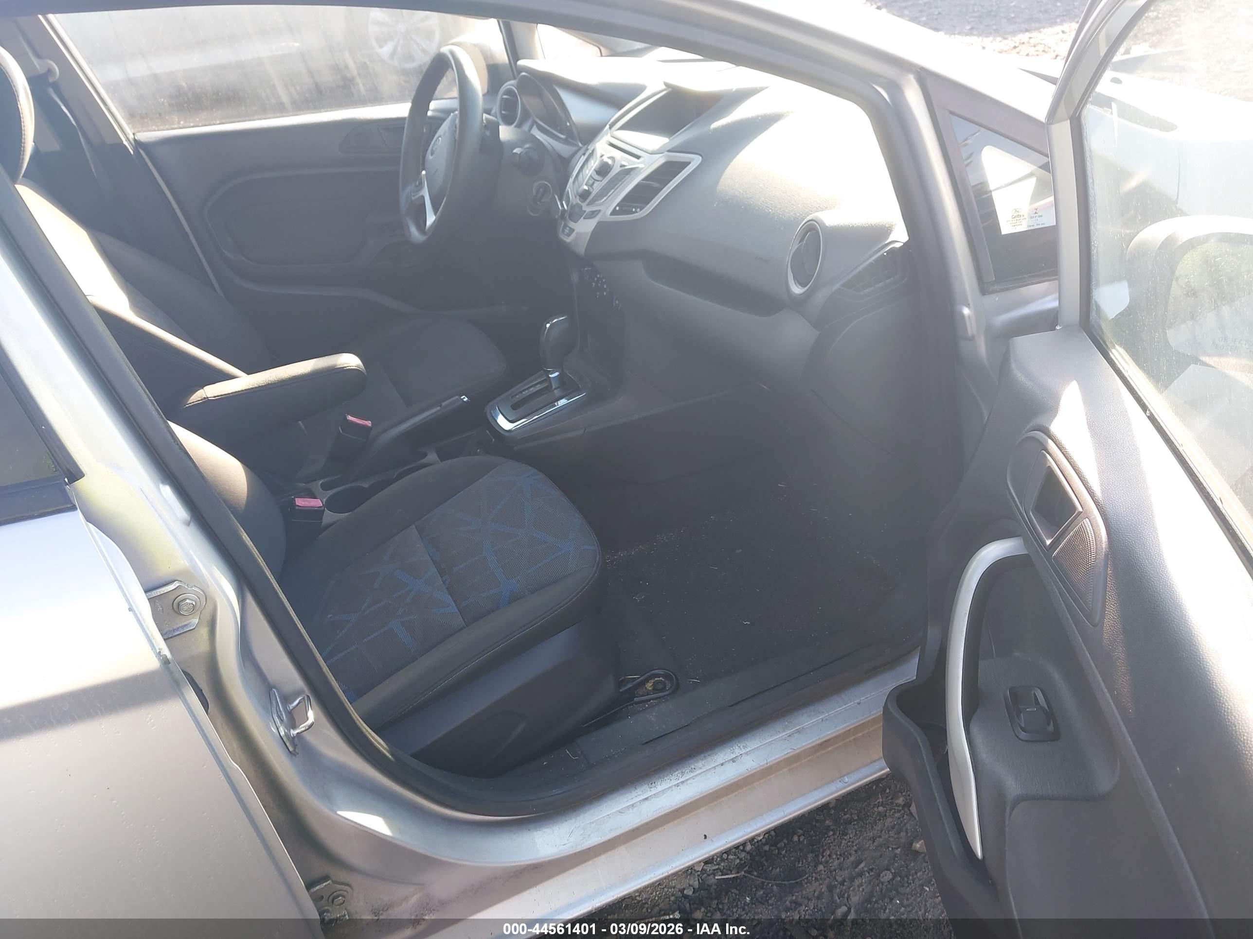 FORD FIESTA image 5