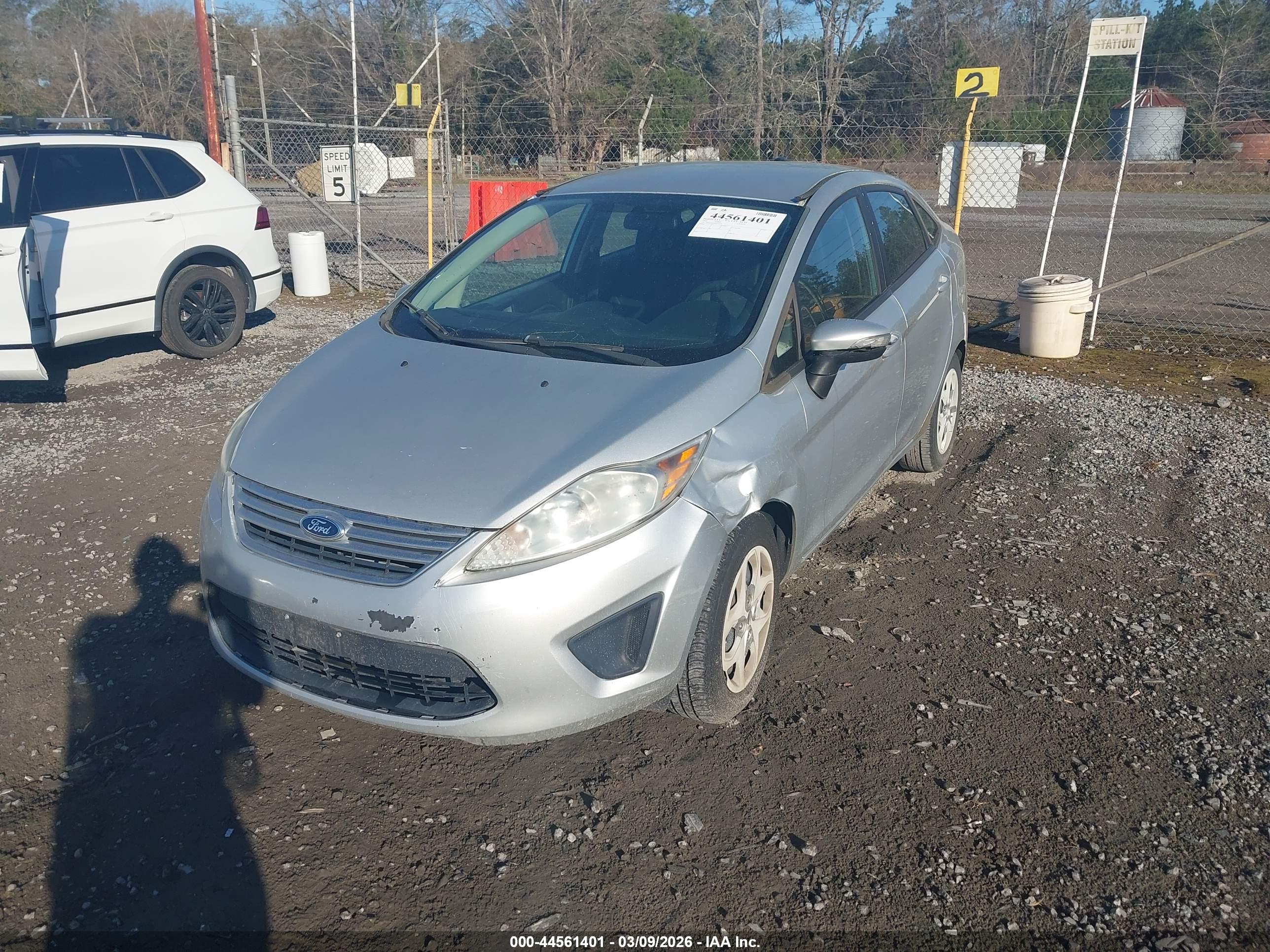 FORD FIESTA image 6