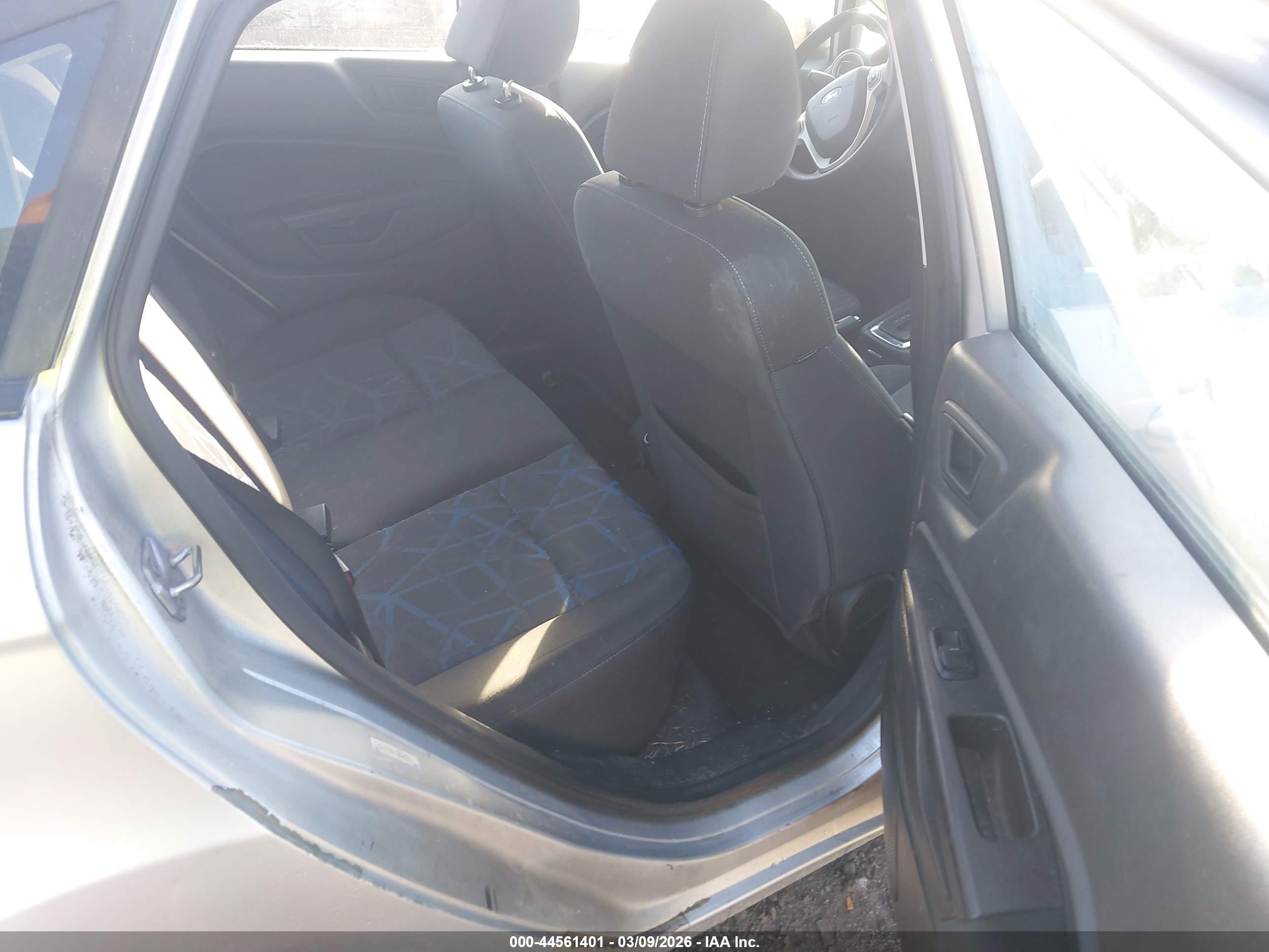 FORD FIESTA image 8