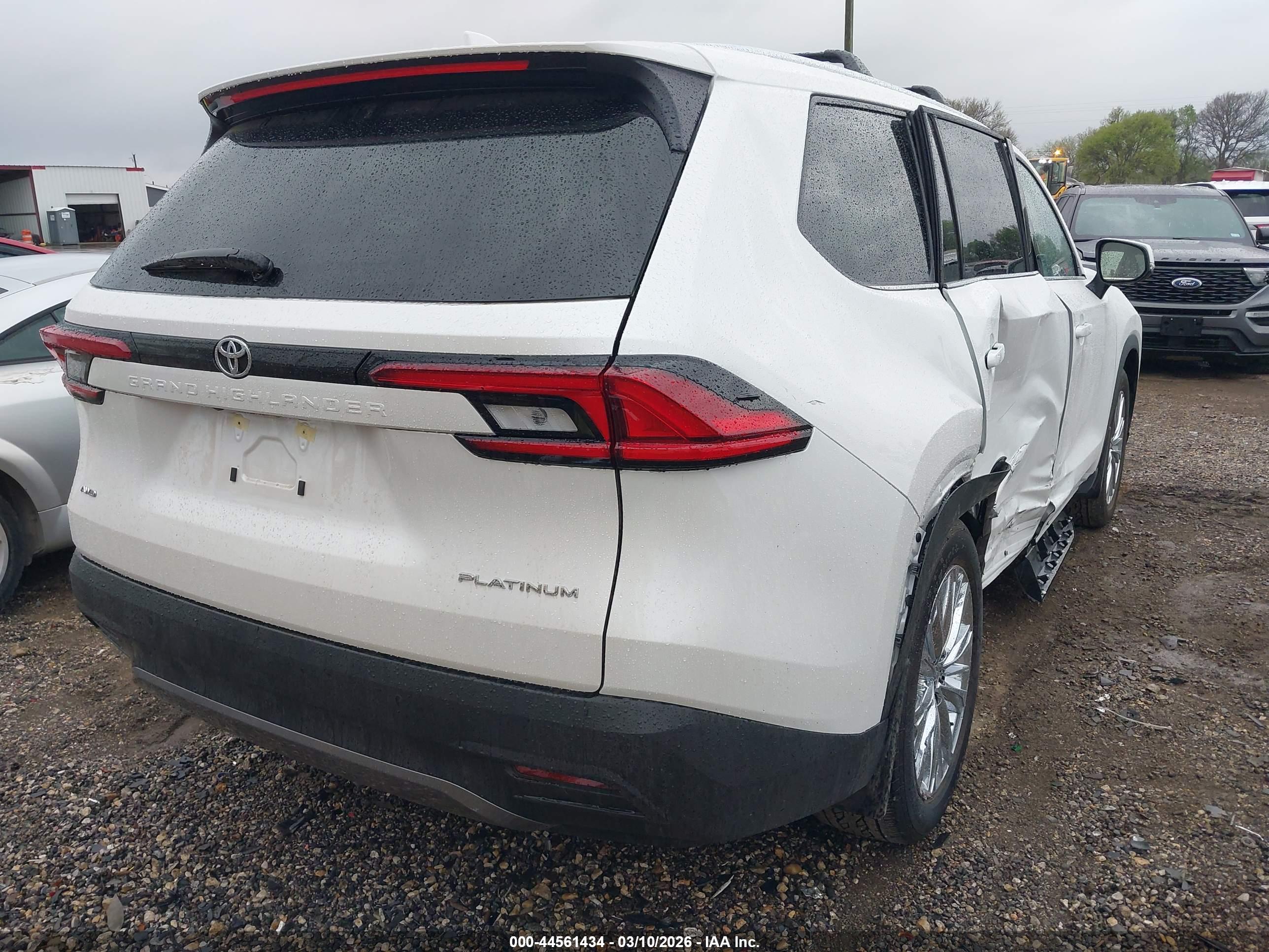 TOYOTA GRAND image 4