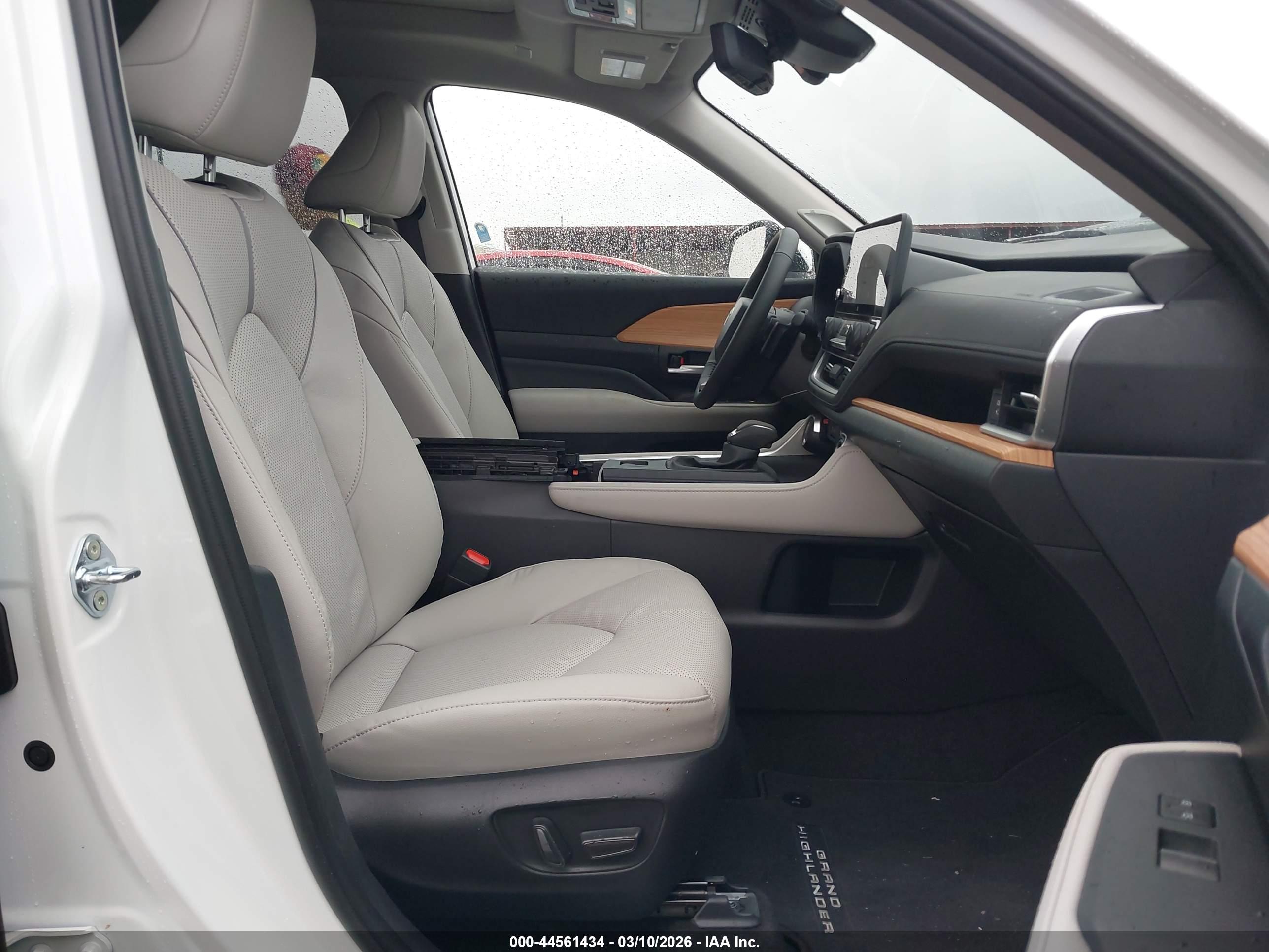 TOYOTA GRAND image 5