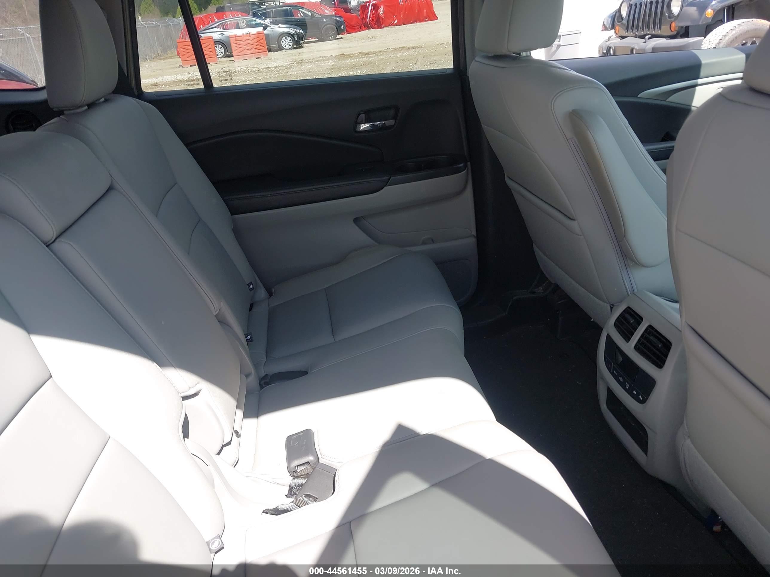 HONDA PILOT image 8