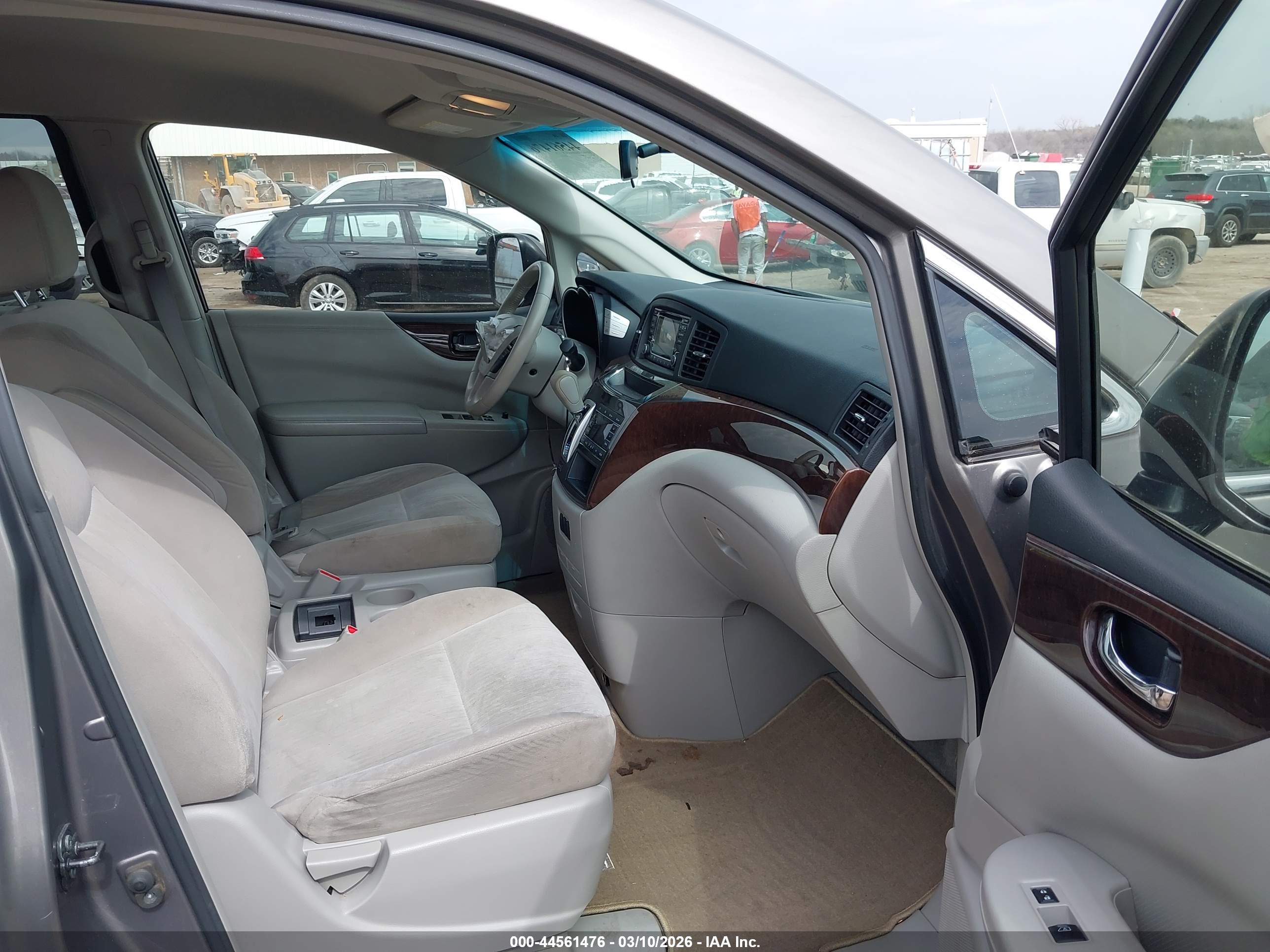 NISSAN QUEST image 5