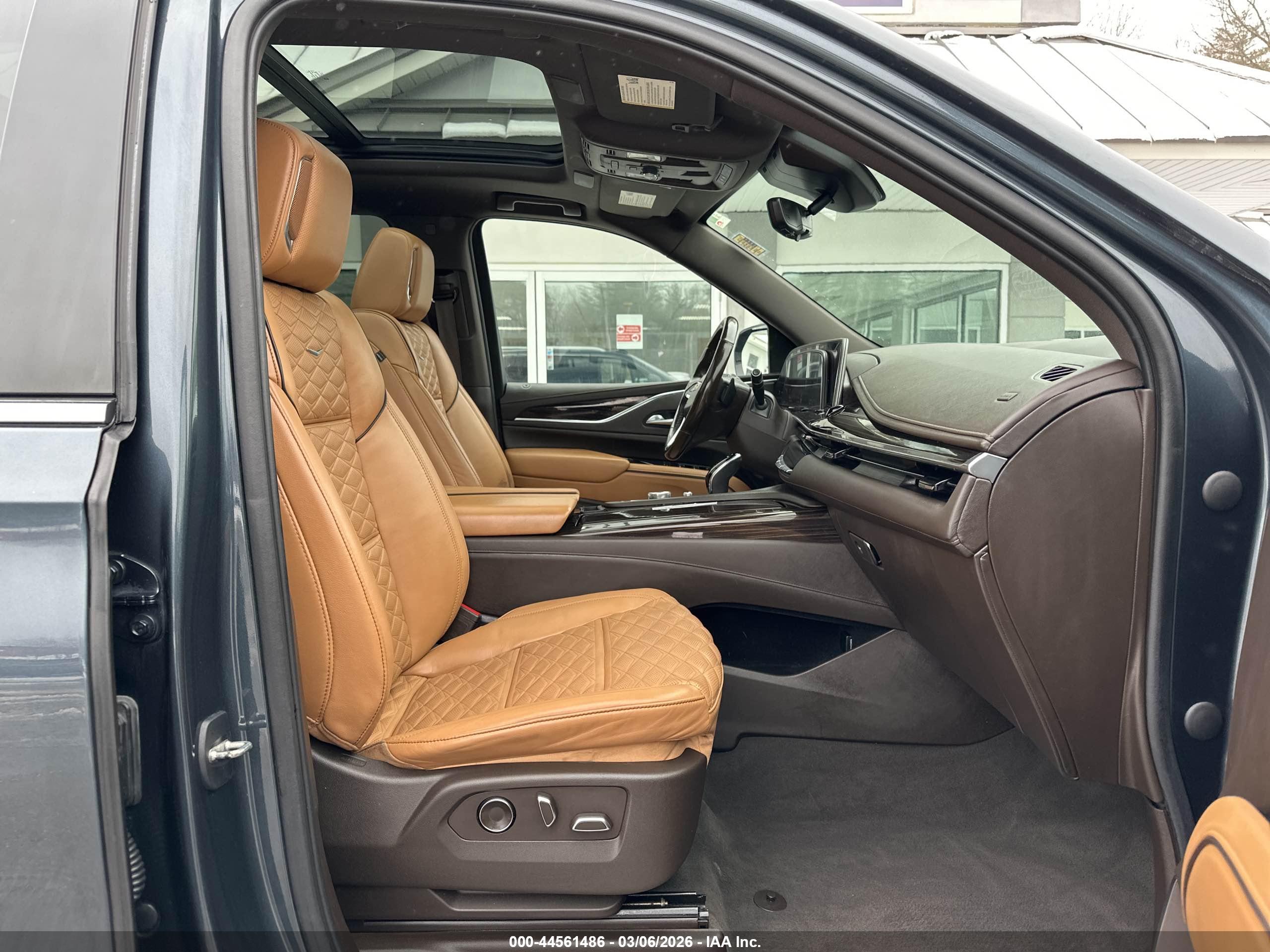 CADILLAC ESCALADE image 5