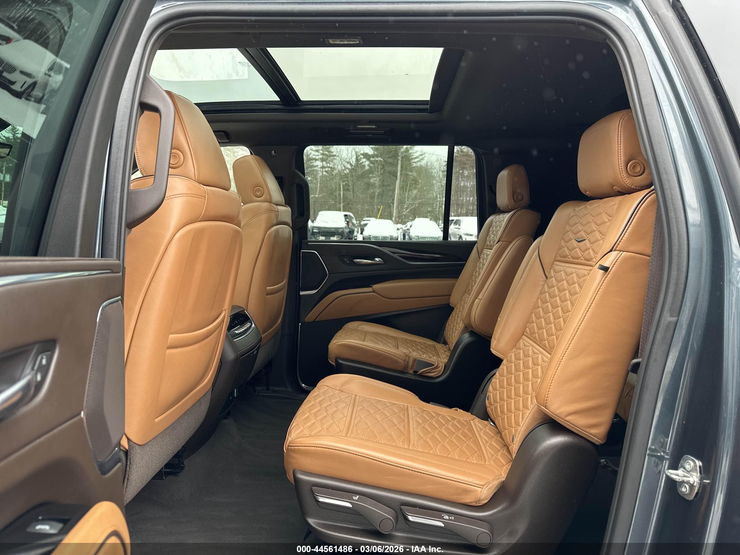 CADILLAC ESCALADE image 8