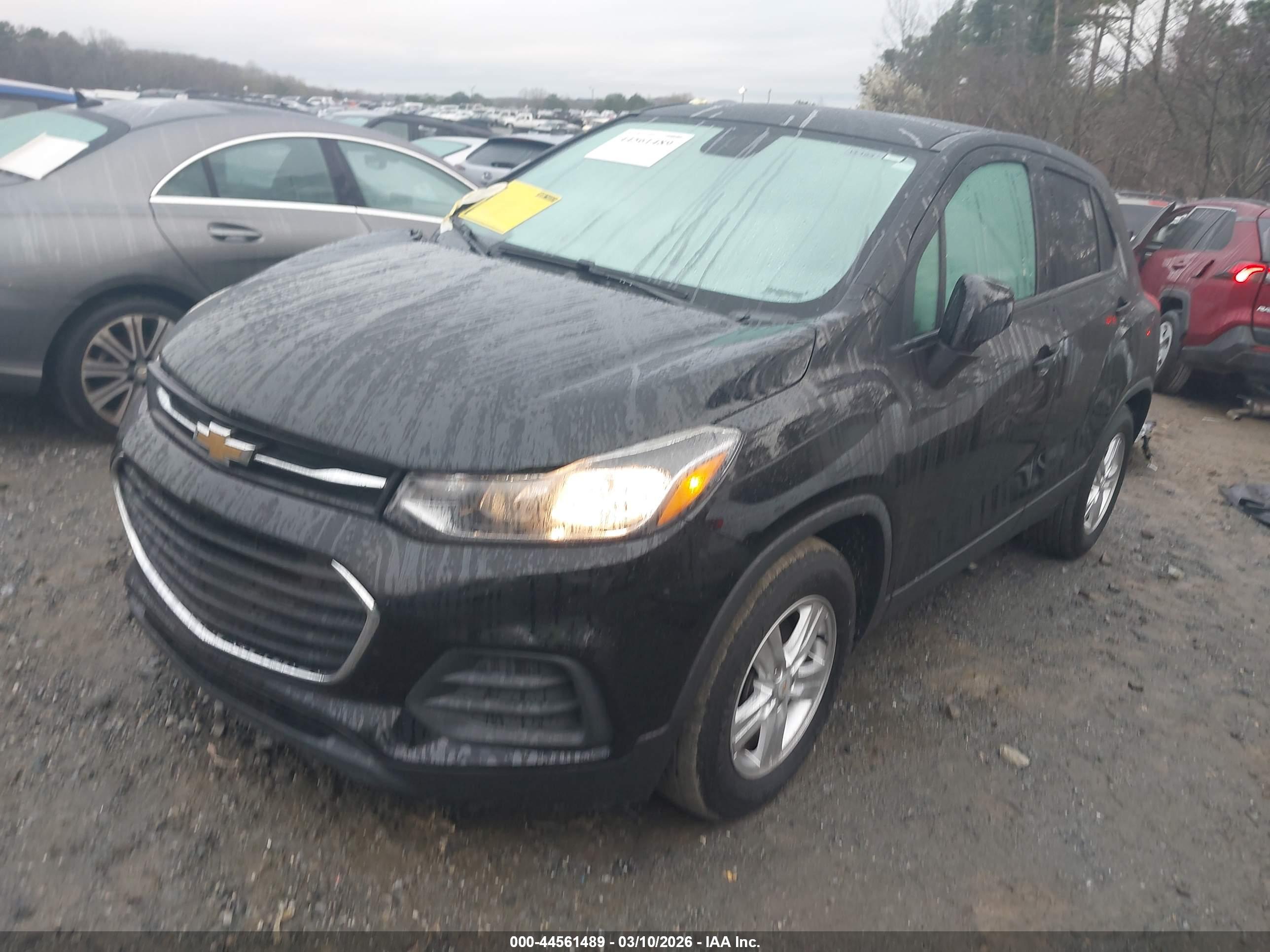 CHEVROLET TRAX image 2