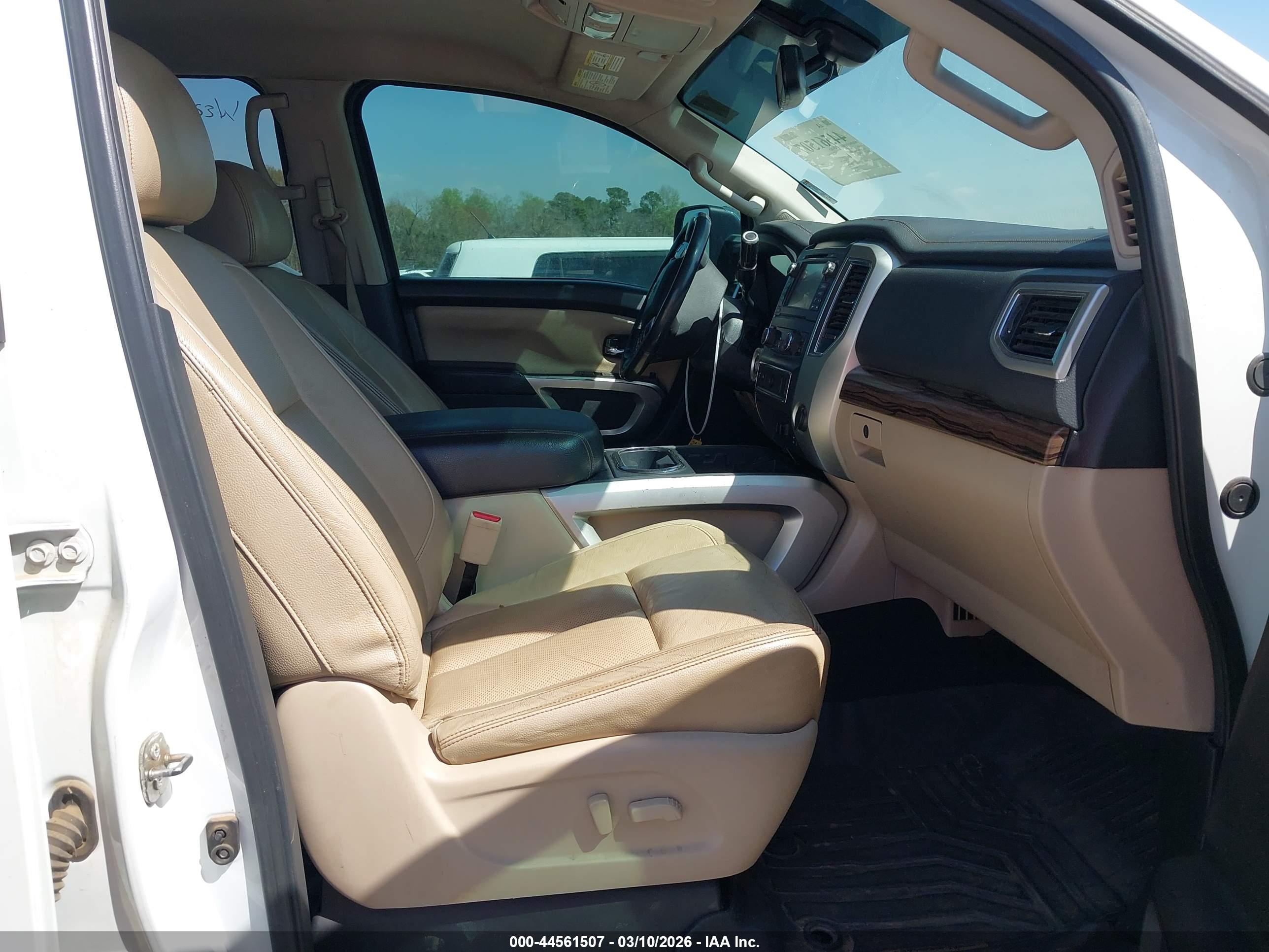 NISSAN TITAN image 5