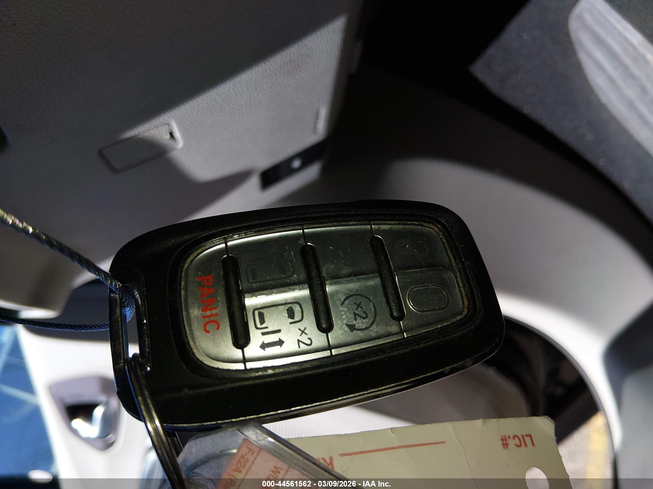 CHRYSLER VOYAGER image 11