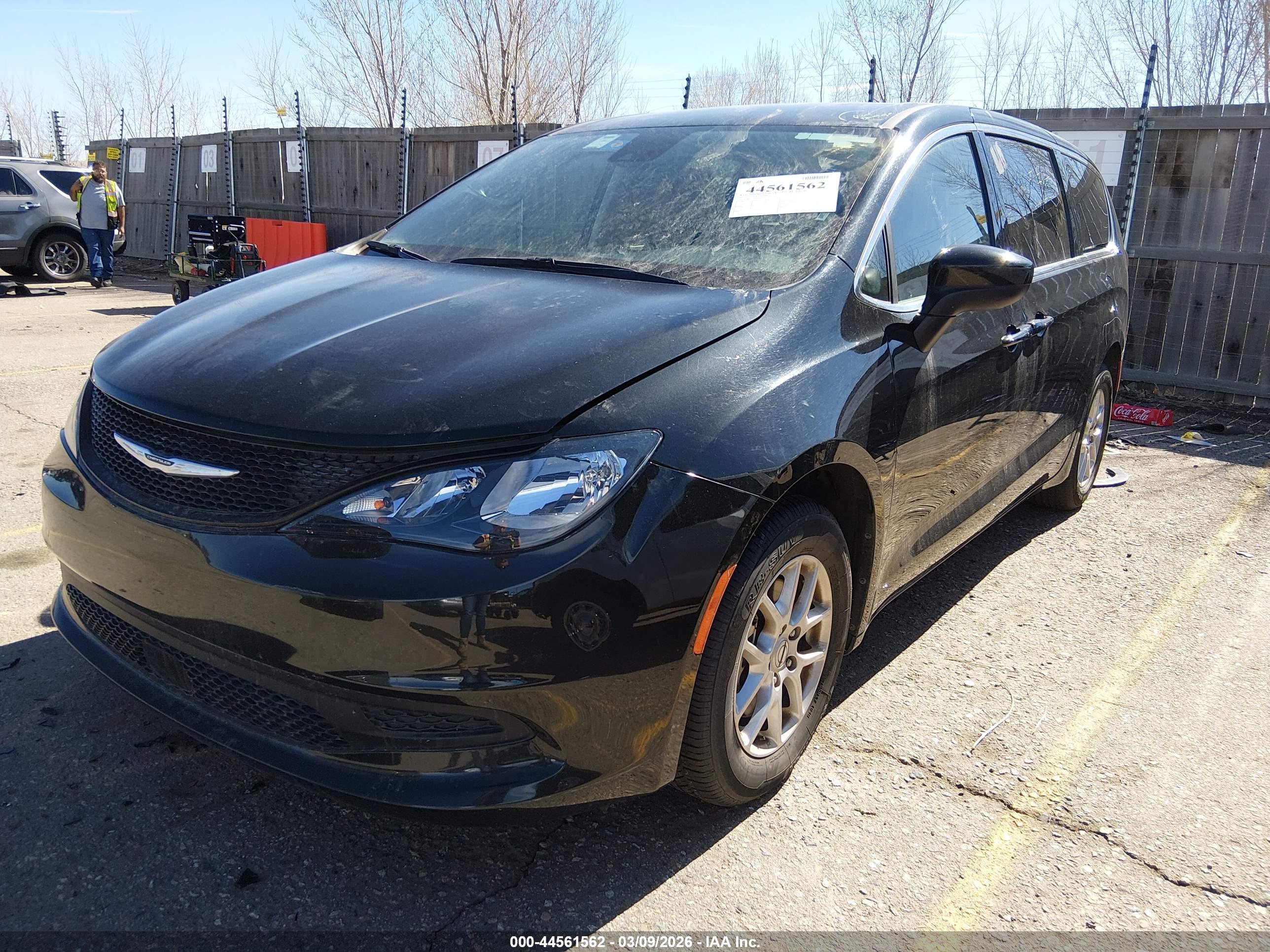 CHRYSLER VOYAGER image 2